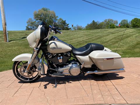 2022 Harley-Davidson Street Glide® in Big Bend, Wisconsin - Photo 8