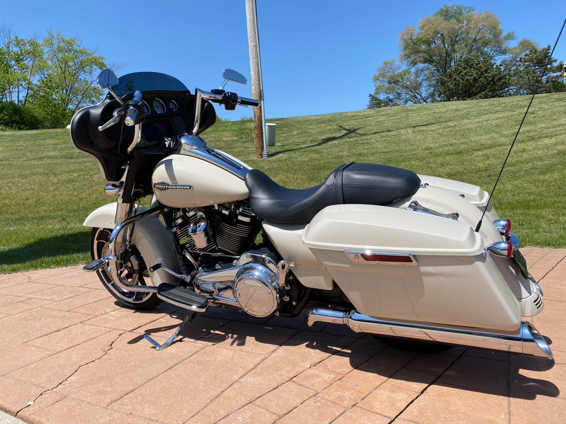 2022 Harley-Davidson Street Glide® in Big Bend, Wisconsin - Photo 6