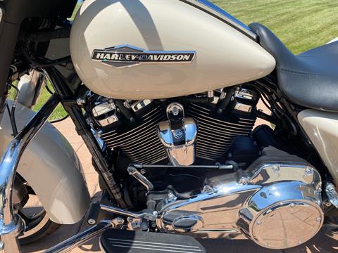 2022 Harley-Davidson Street Glide® in Big Bend, Wisconsin - Photo 14