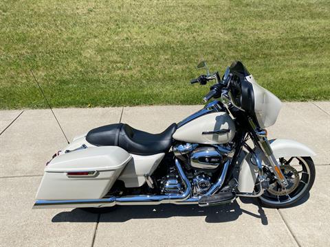 2022 Harley-Davidson Street Glide® in Big Bend, Wisconsin - Photo 15