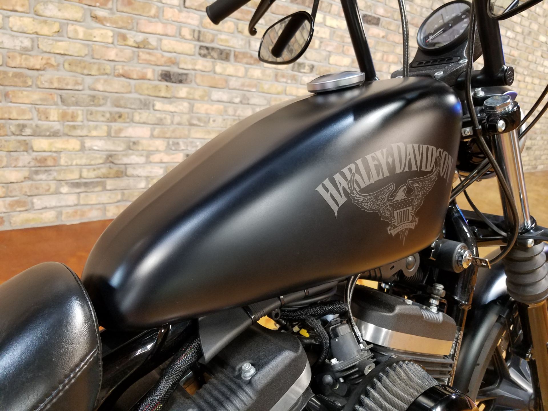 2017 Harley-Davidson Iron 883™ in Big Bend, Wisconsin - Photo 25