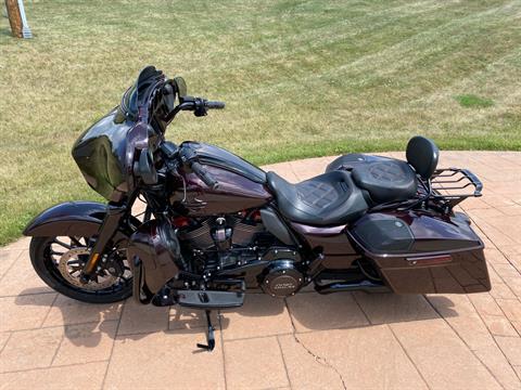 2019 Harley-Davidson CVO™ Street Glide® in Big Bend, Wisconsin - Photo 11
