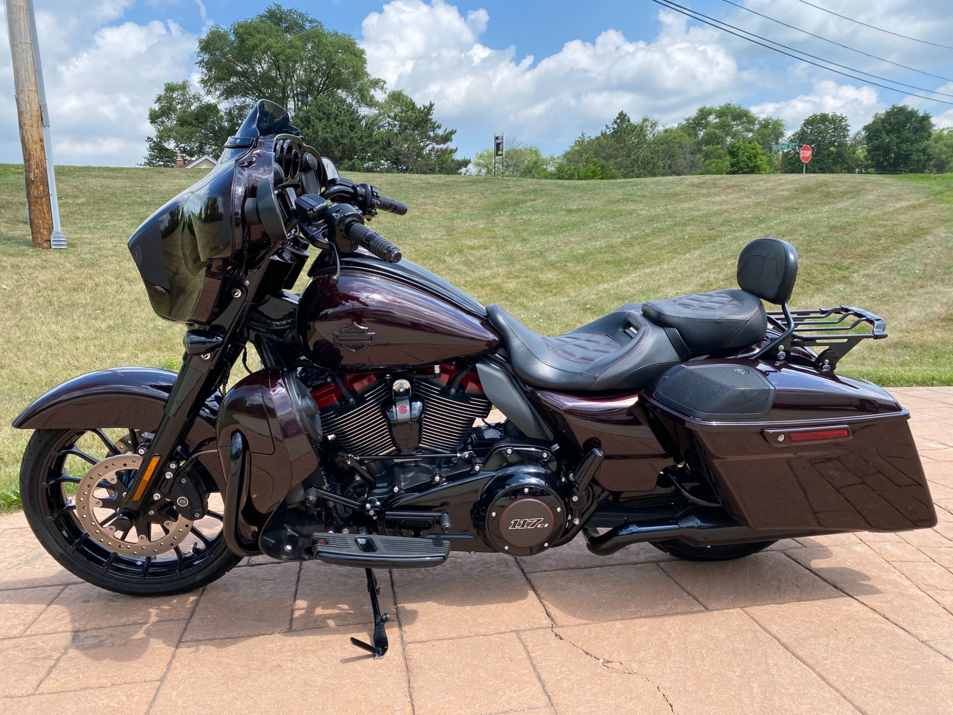 2019 Harley-Davidson CVO™ Street Glide® in Big Bend, Wisconsin - Photo 12