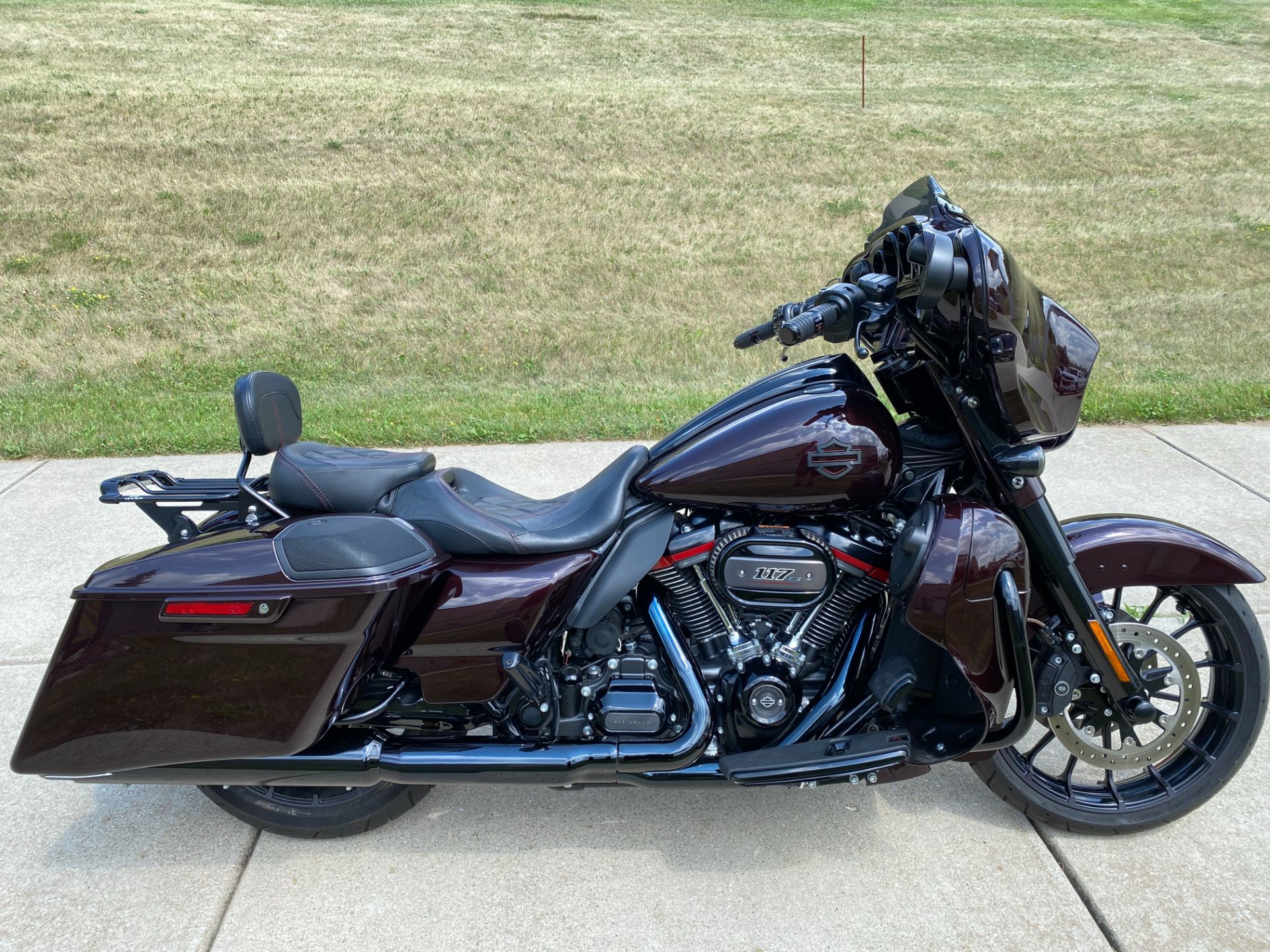 2019 Harley-Davidson CVO™ Street Glide® in Big Bend, Wisconsin - Photo 15