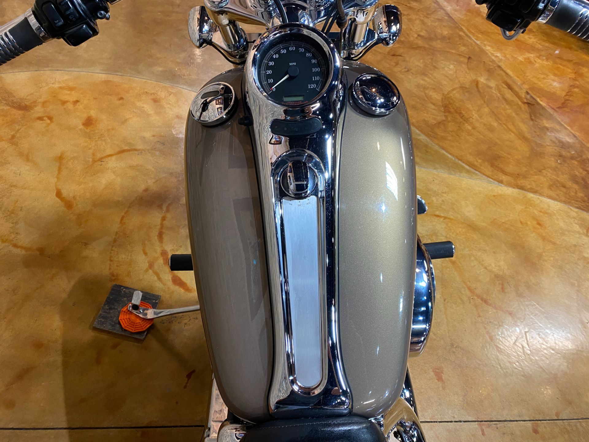2004 Harley-Davidson FXSTD/FXSTDI Softail® Deuce™ in Big Bend, Wisconsin - Photo 15