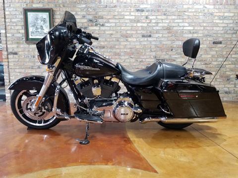 2012 Harley-Davidson Street Glide® in Big Bend, Wisconsin - Photo 28