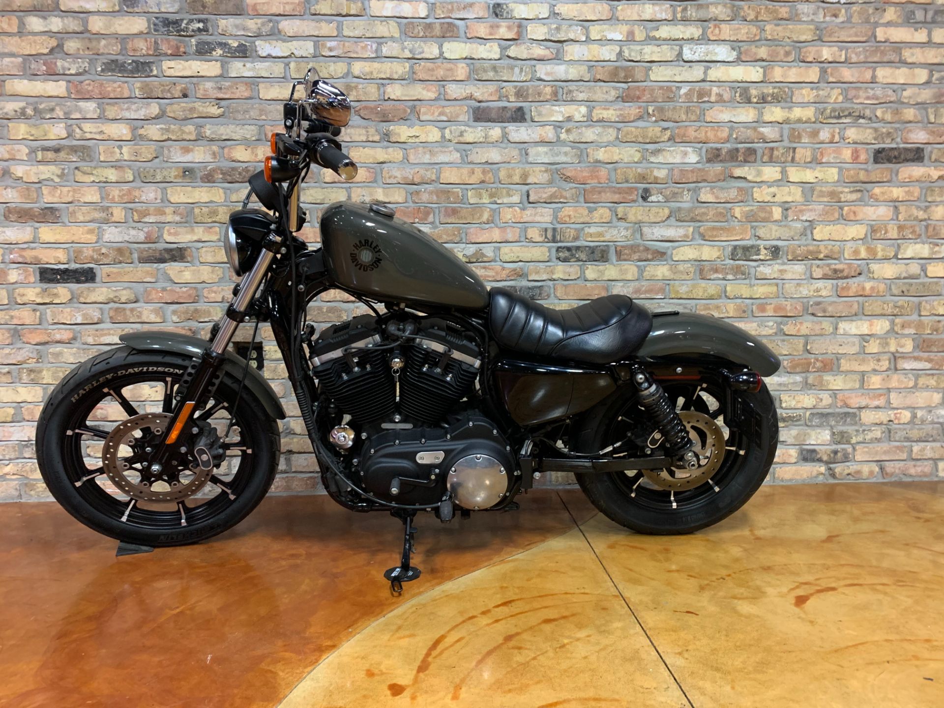 2019 Harley-Davidson Iron 883™ in Big Bend, Wisconsin - Photo 18