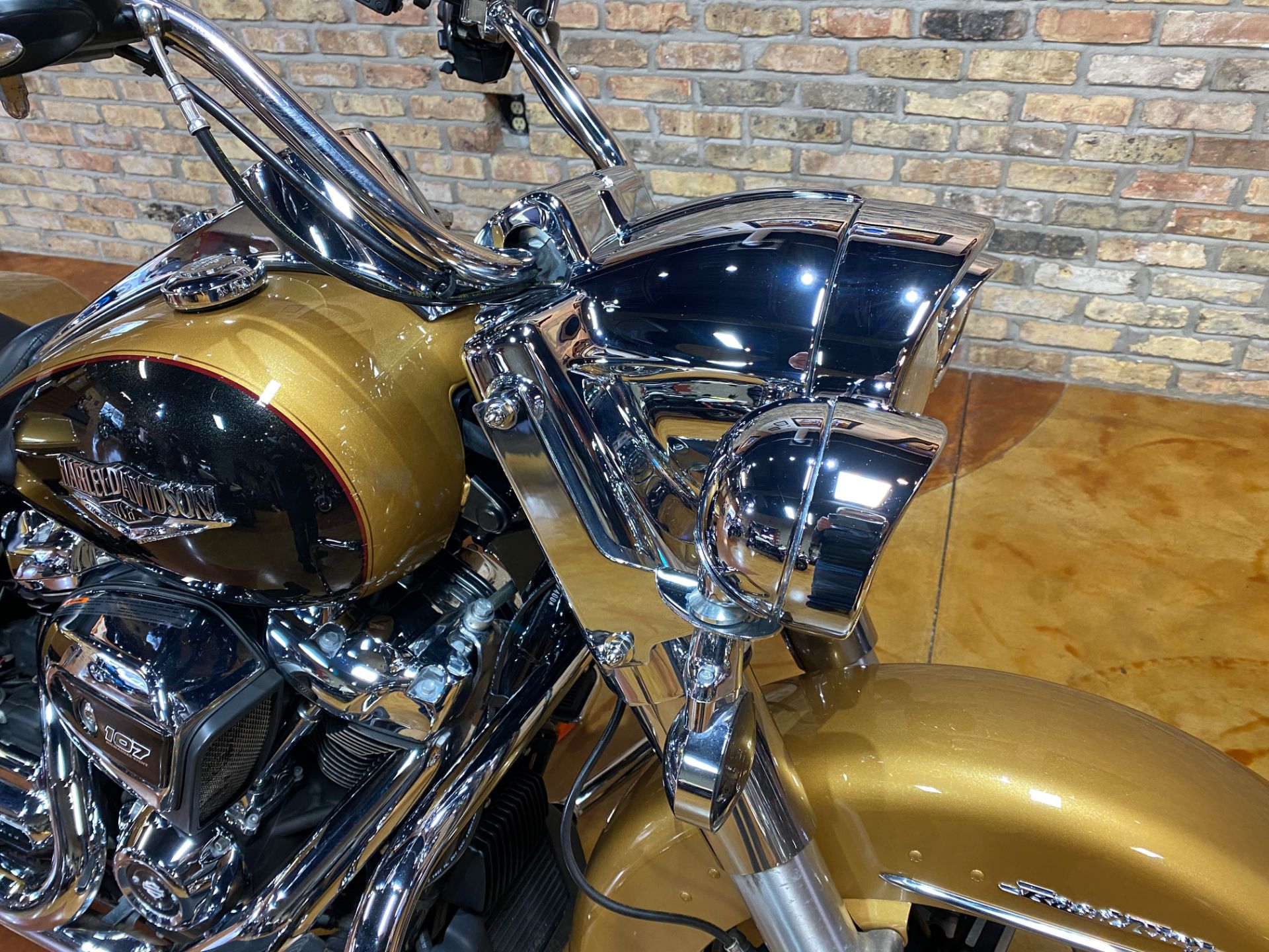 2017 Harley-Davidson Road King® in Big Bend, Wisconsin - Photo 4