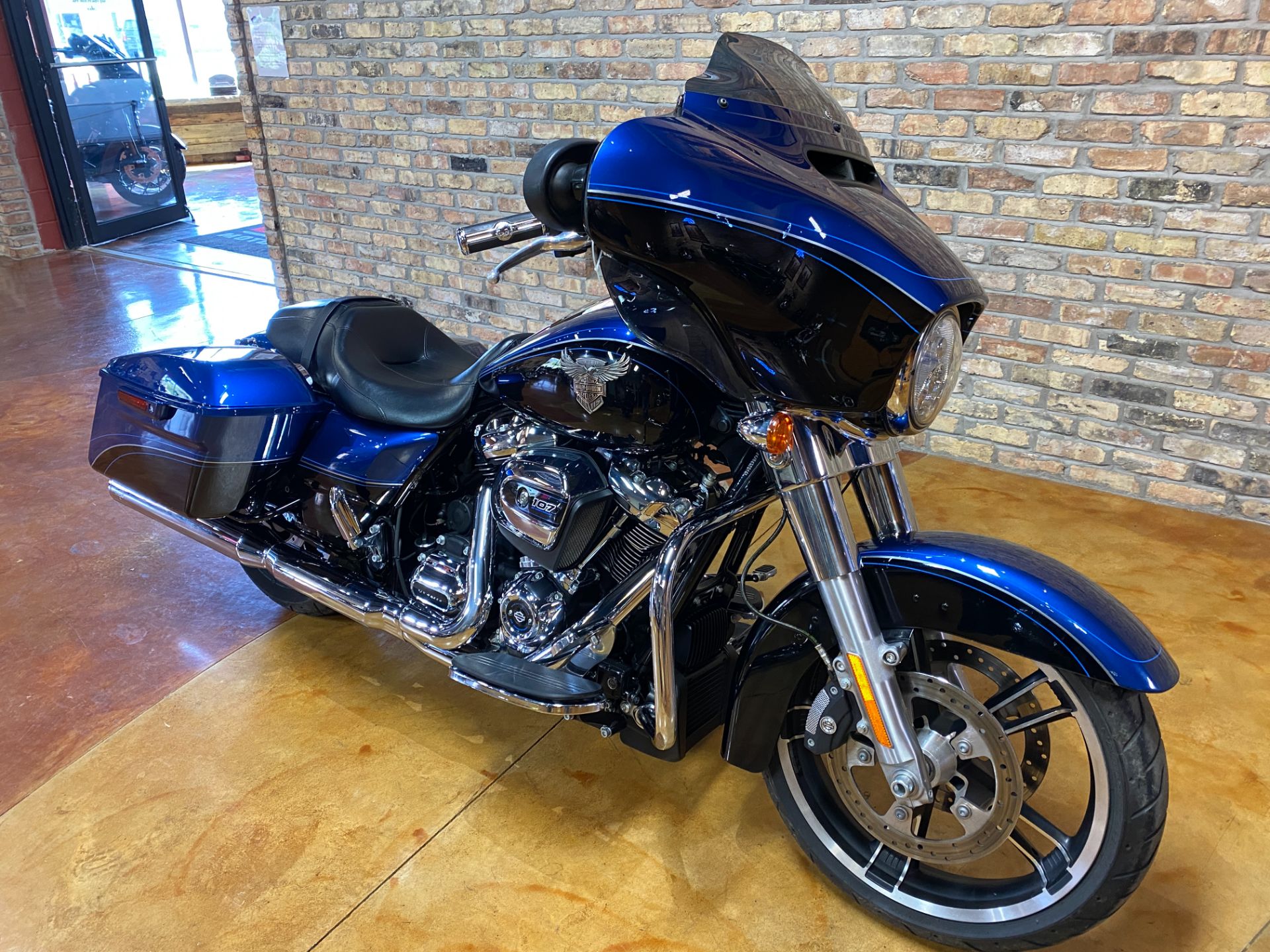 2018 Harley-Davidson 115th Anniversary Street Glide® in Big Bend, Wisconsin - Photo 5