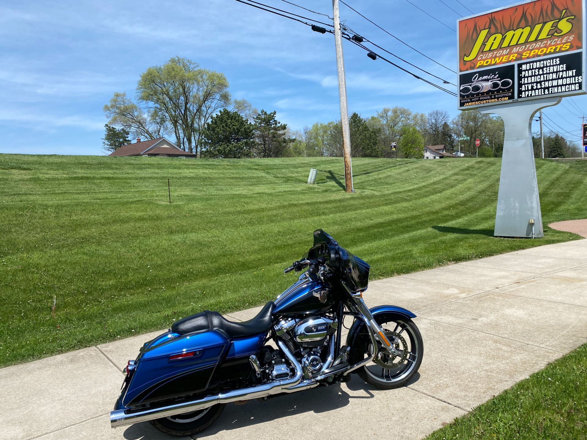 2018 Harley-Davidson 115th Anniversary Street Glide® in Big Bend, Wisconsin - Photo 31