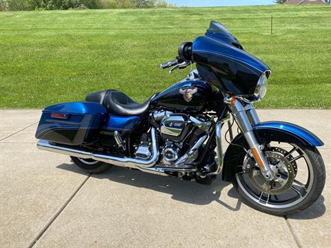 2018 Harley-Davidson 115th Anniversary Street Glide® in Big Bend, Wisconsin - Photo 33