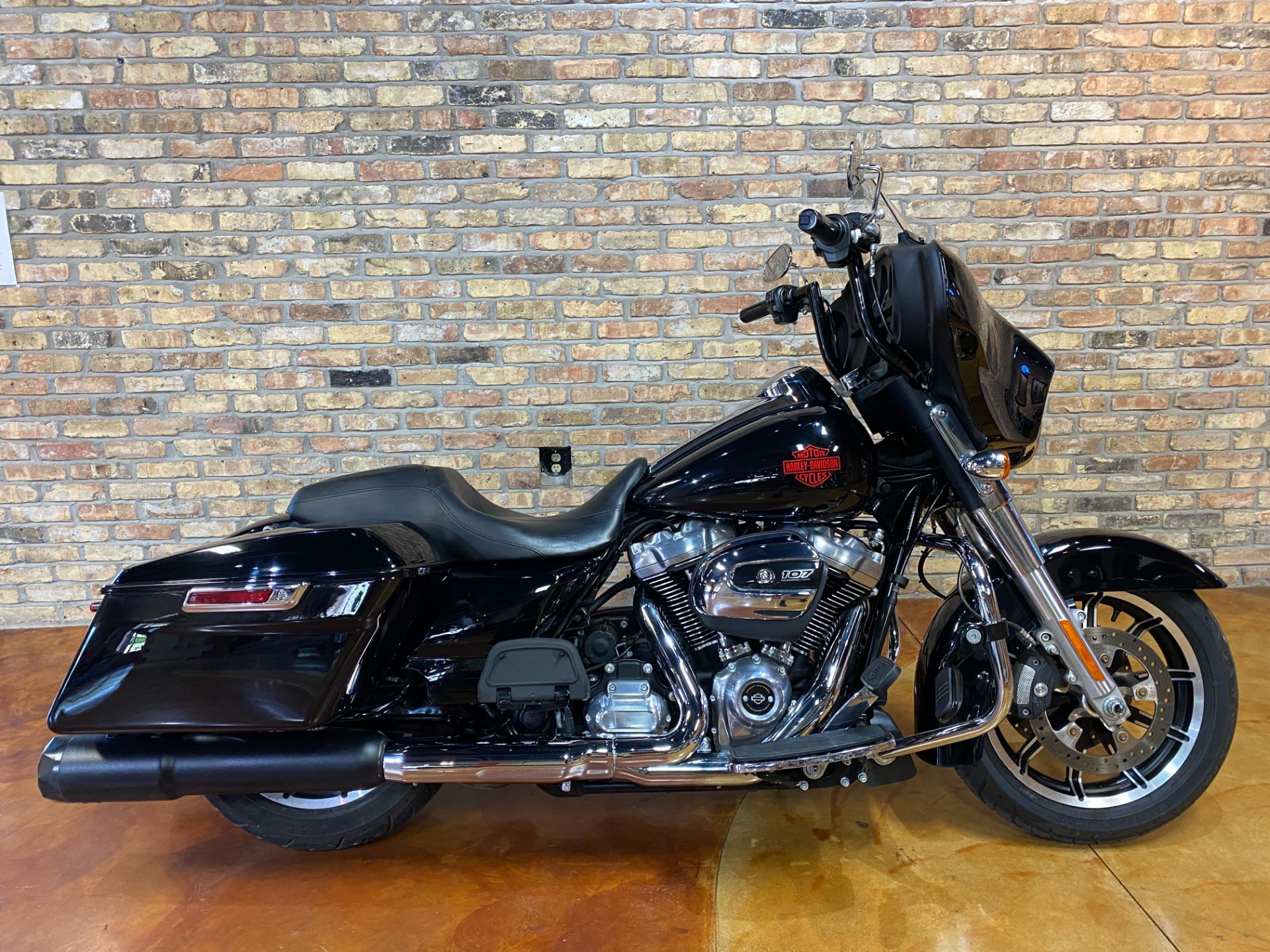 2021 Harley-Davidson Electra Glide® Standard in Big Bend, Wisconsin - Photo 3