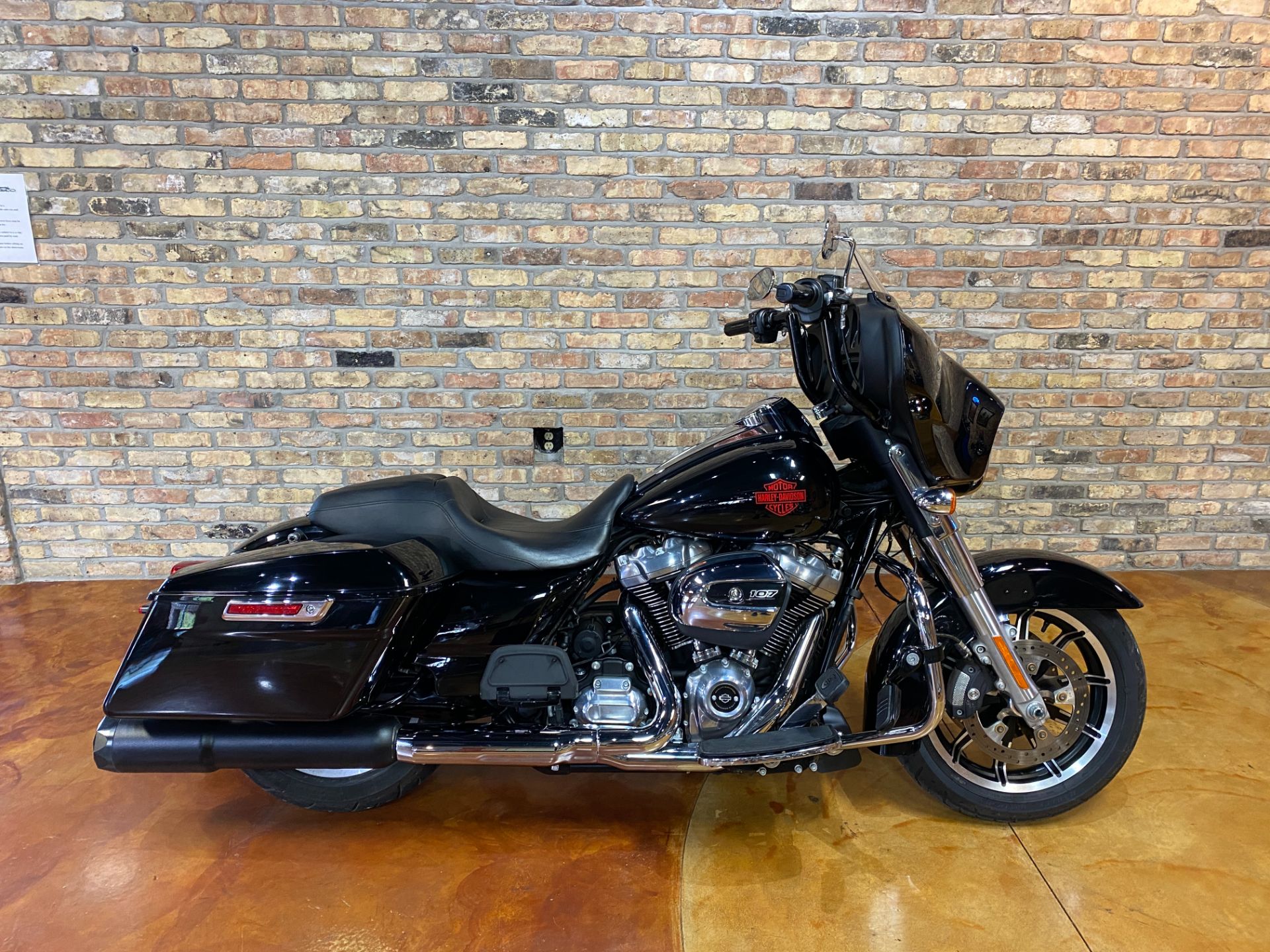 2021 Harley-Davidson Electra Glide® Standard in Big Bend, Wisconsin - Photo 18