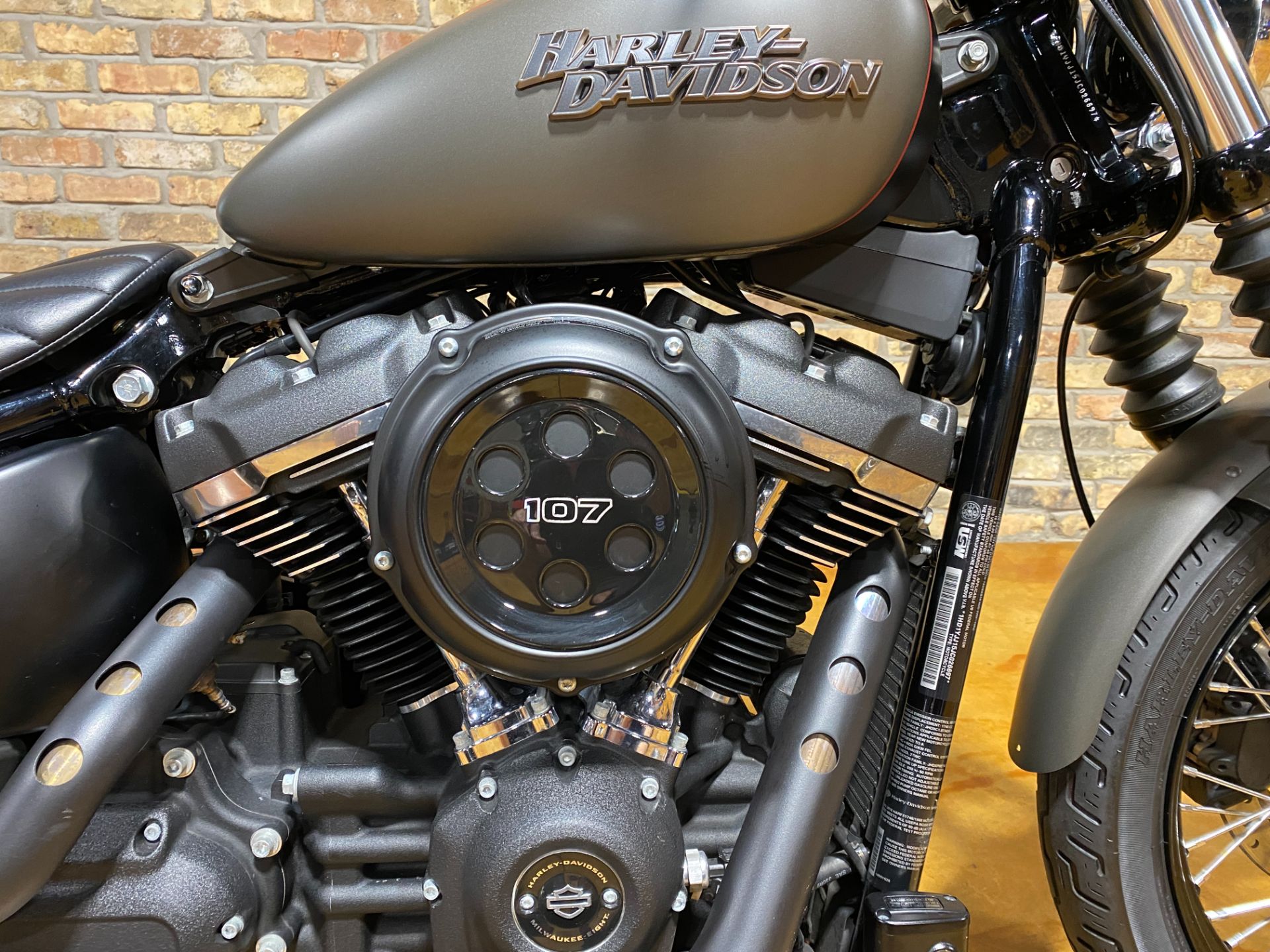 2018 Harley-Davidson Street Bob® 107 in Big Bend, Wisconsin - Photo 11