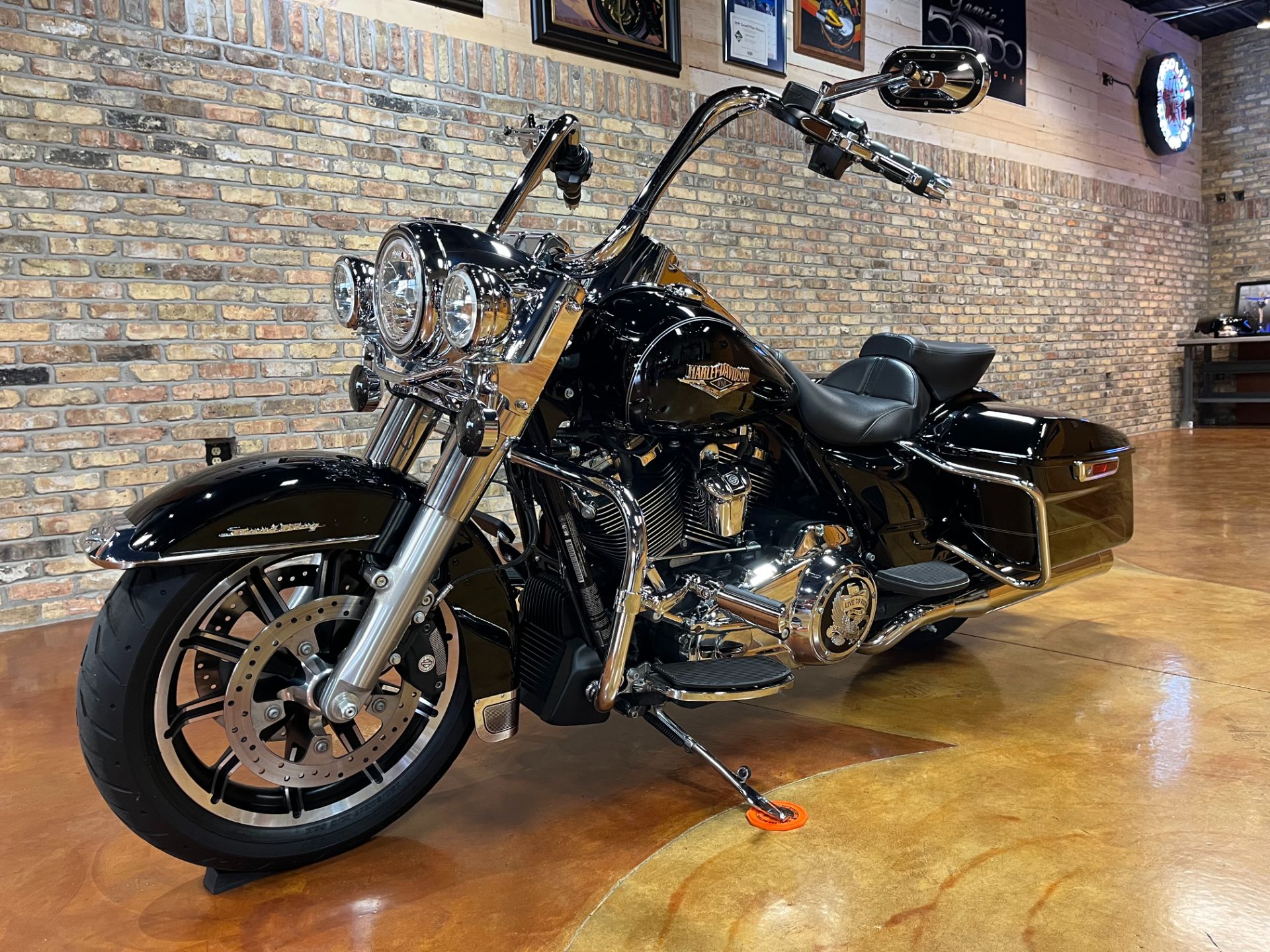 2017 Harley-Davidson Road King® in Big Bend, Wisconsin - Photo 28