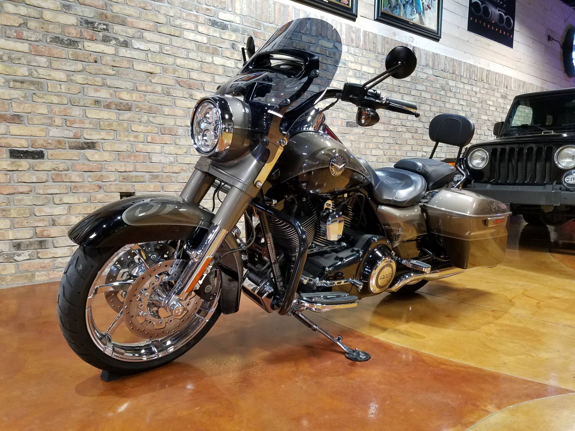 2014 Harley-Davidson CVO™ Road King® in Big Bend, Wisconsin - Photo 32