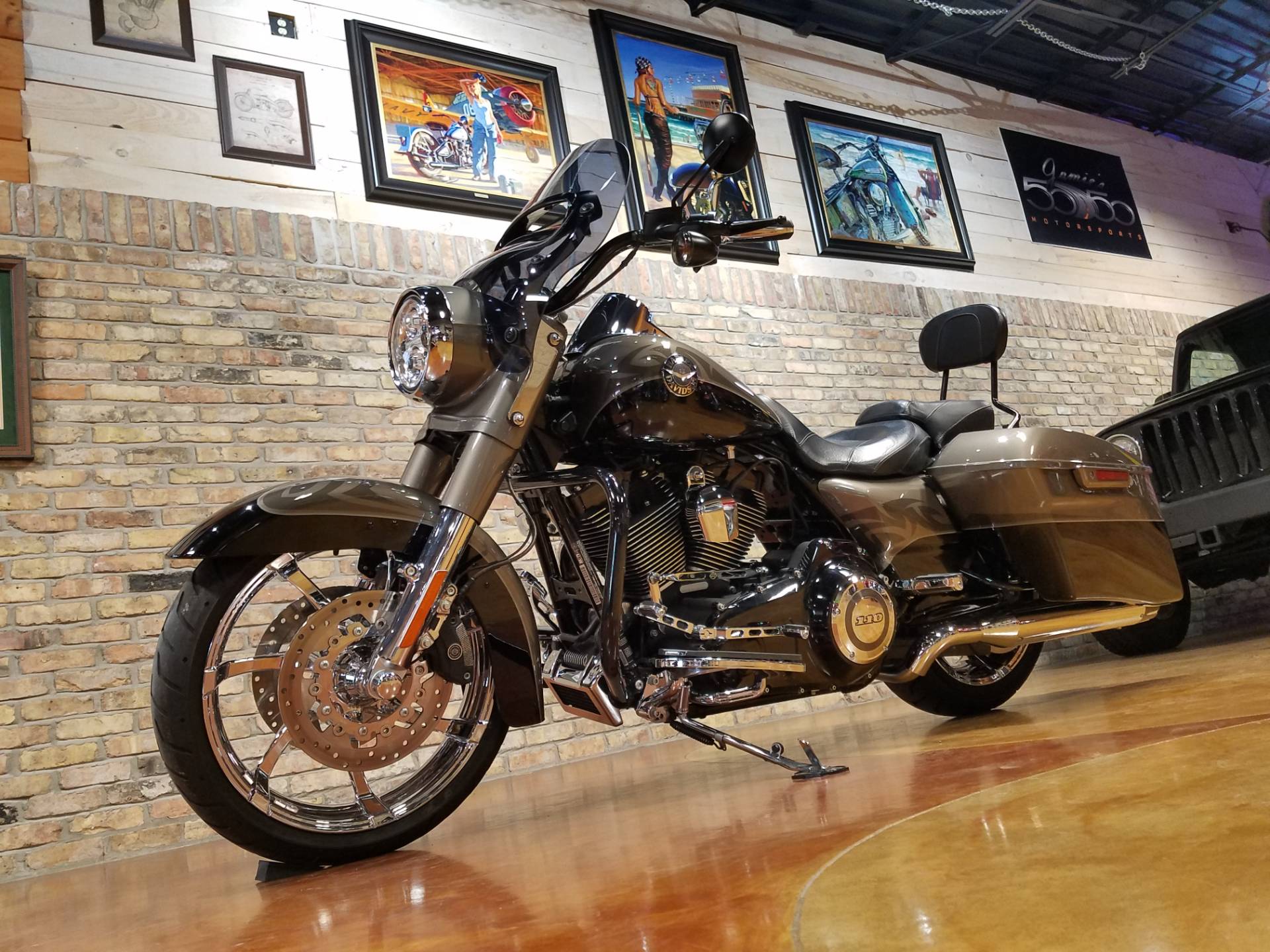 2014 Harley-Davidson CVO™ Road King® in Big Bend, Wisconsin - Photo 33
