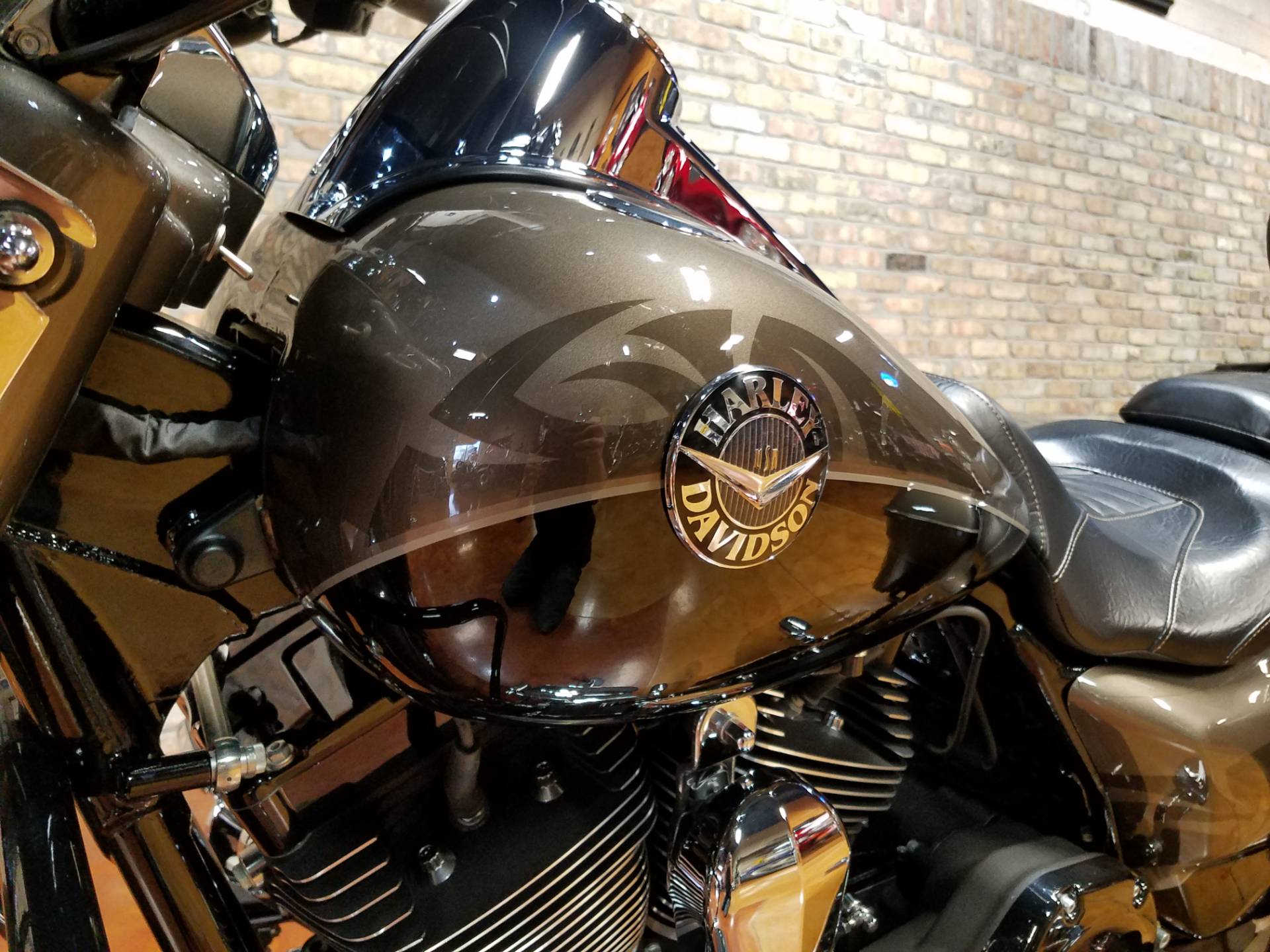 2014 Harley-Davidson CVO™ Road King® in Big Bend, Wisconsin - Photo 36
