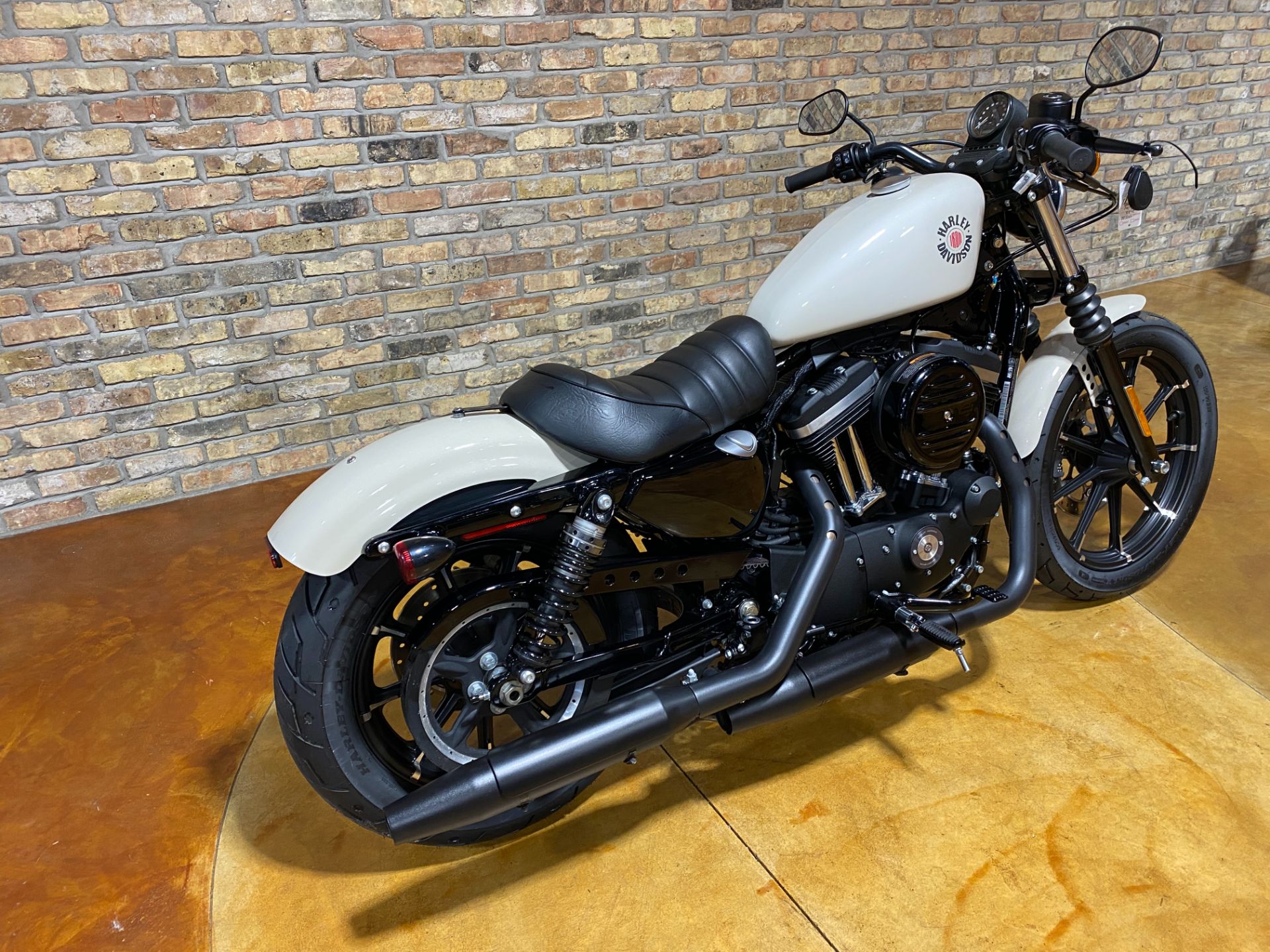 2022 Harley-Davidson Iron 883™ in Big Bend, Wisconsin - Photo 4