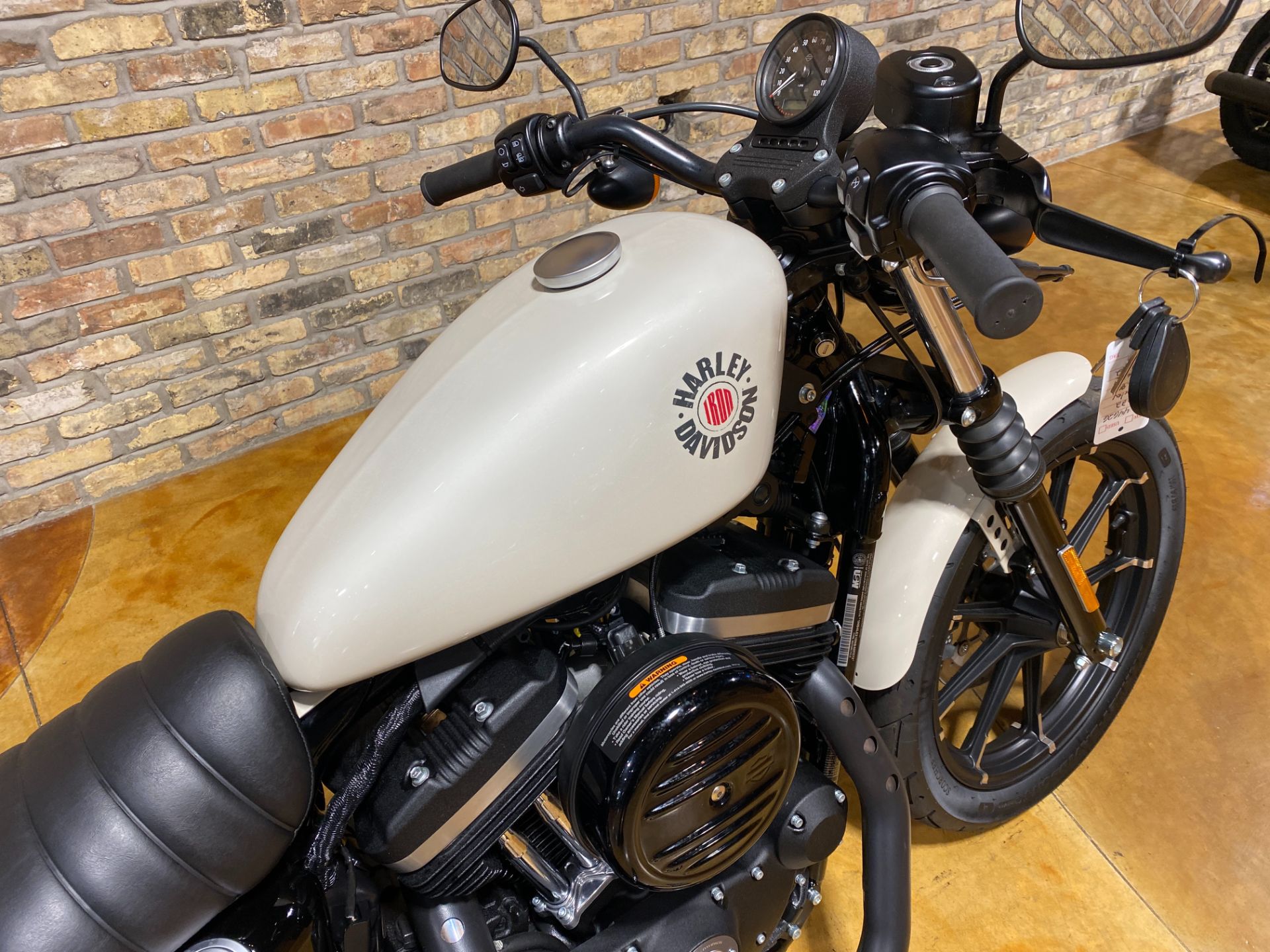2022 Harley-Davidson Iron 883™ in Big Bend, Wisconsin - Photo 5