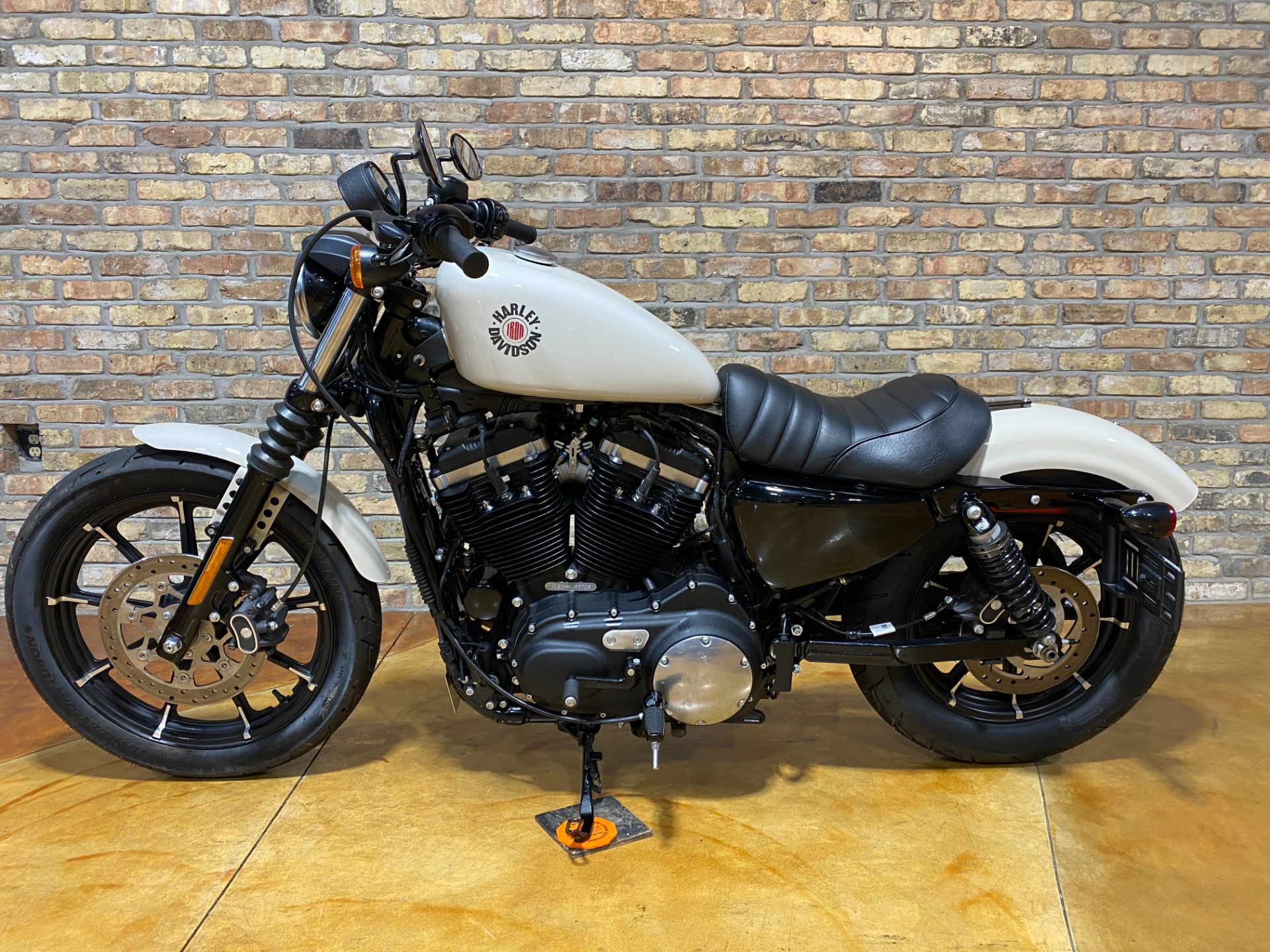 2022 Harley-Davidson Iron 883™ in Big Bend, Wisconsin - Photo 13