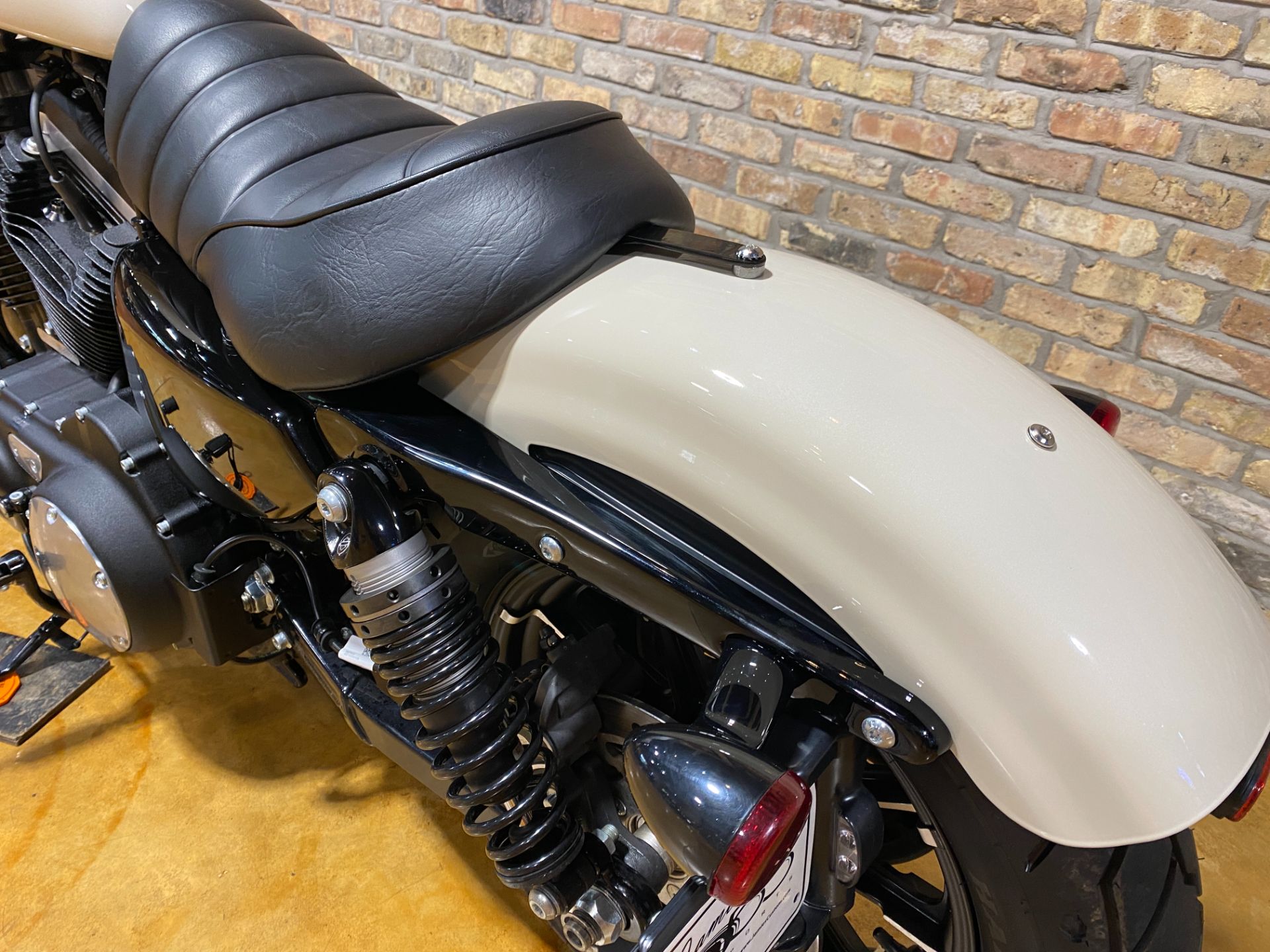 2022 Harley-Davidson Iron 883™ in Big Bend, Wisconsin - Photo 20