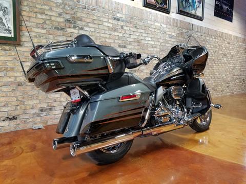 2016 Harley-Davidson CVO™ Road Glide™ Ultra in Big Bend, Wisconsin - Photo 3