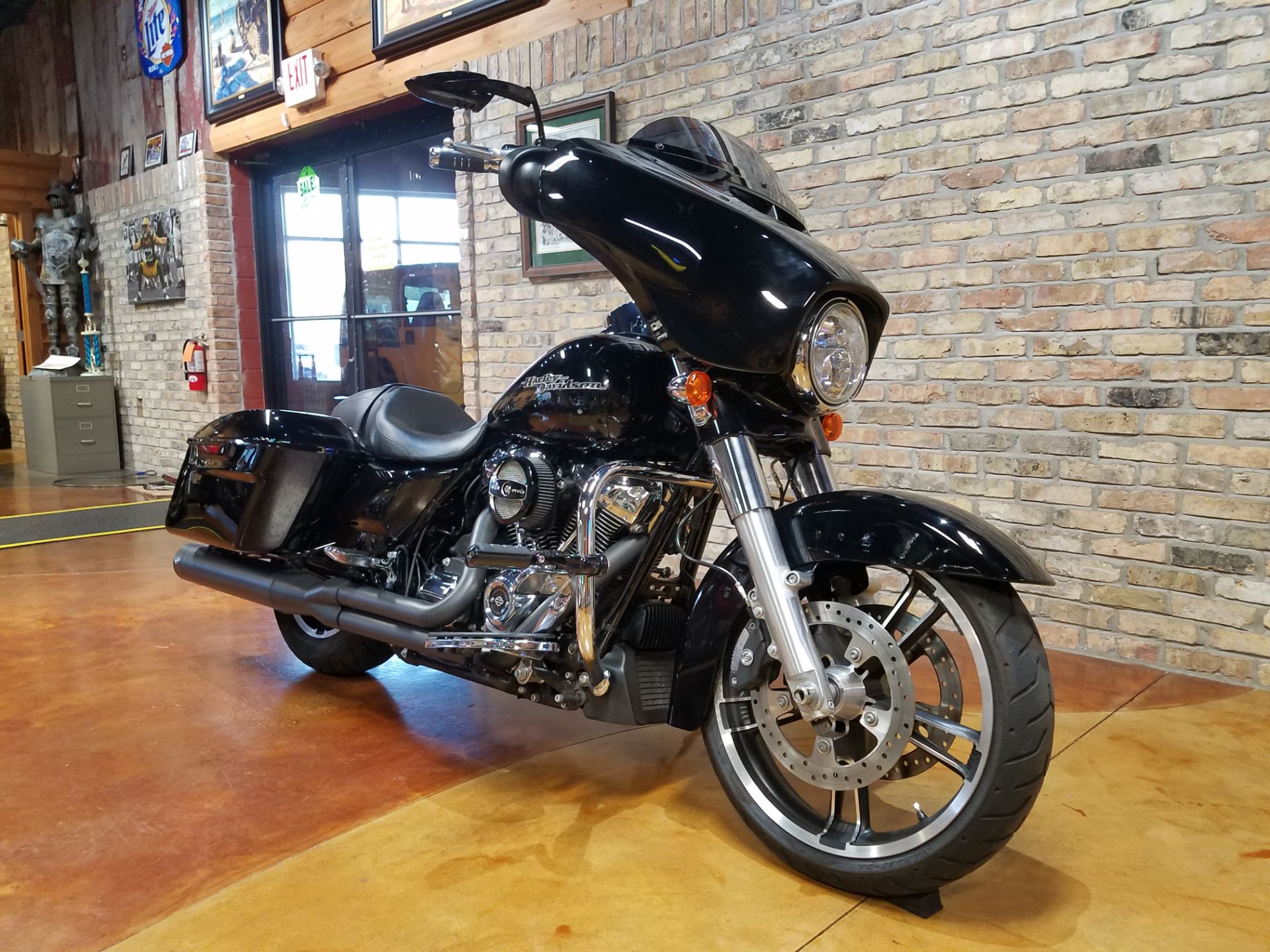 2017 Harley-Davidson Street Glide® Special in Big Bend, Wisconsin - Photo 2