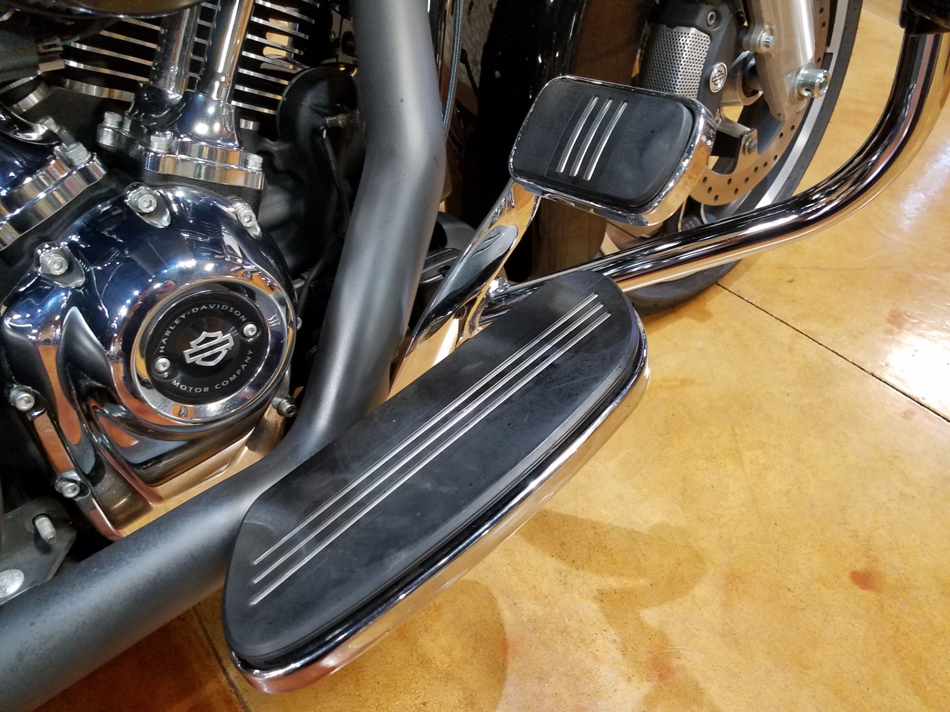 2017 Harley-Davidson Street Glide® Special in Big Bend, Wisconsin - Photo 9