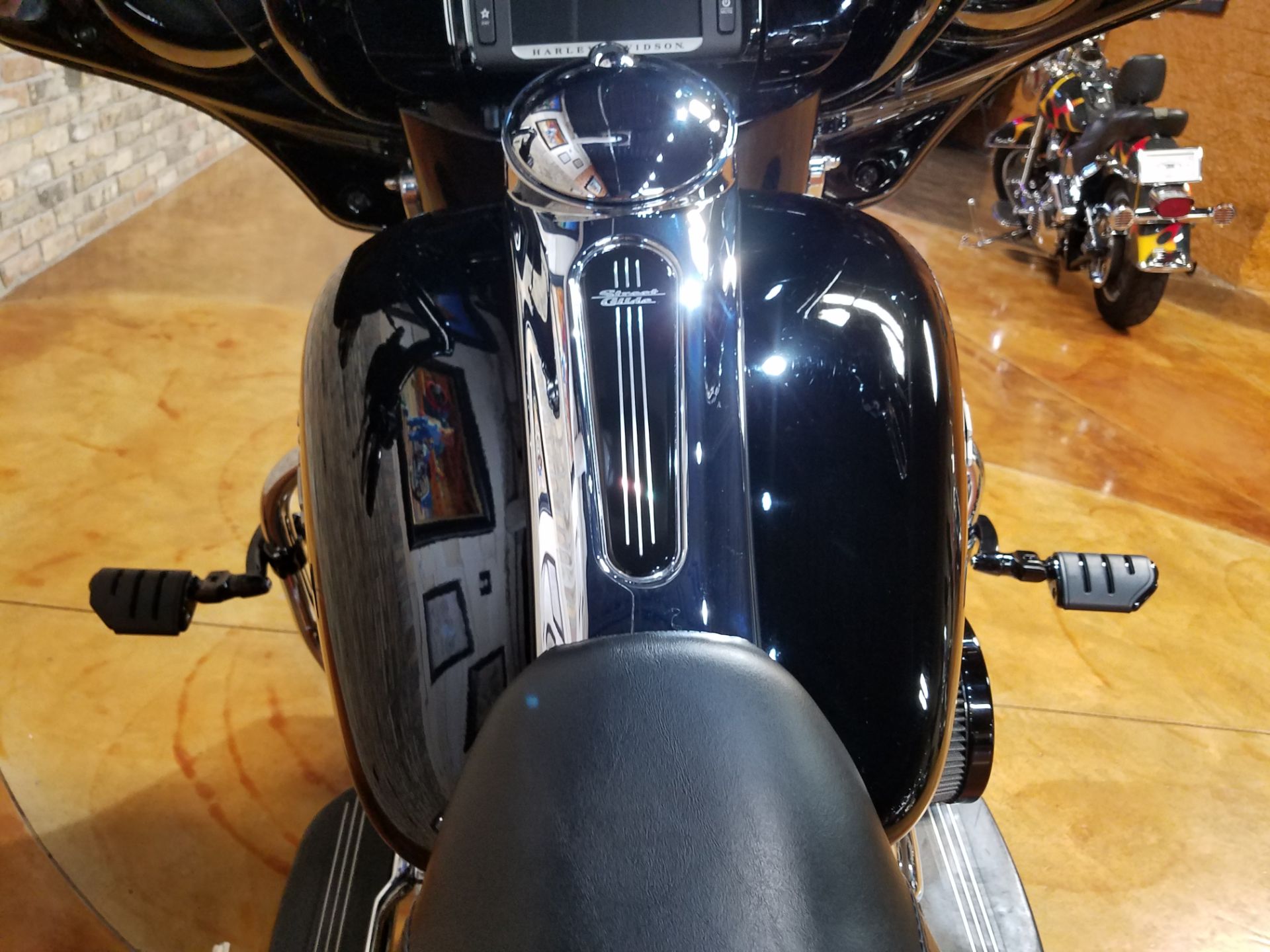 2017 Harley-Davidson Street Glide® Special in Big Bend, Wisconsin - Photo 23