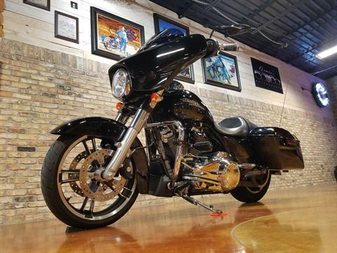 2017 Harley-Davidson Street Glide® Special in Big Bend, Wisconsin - Photo 28