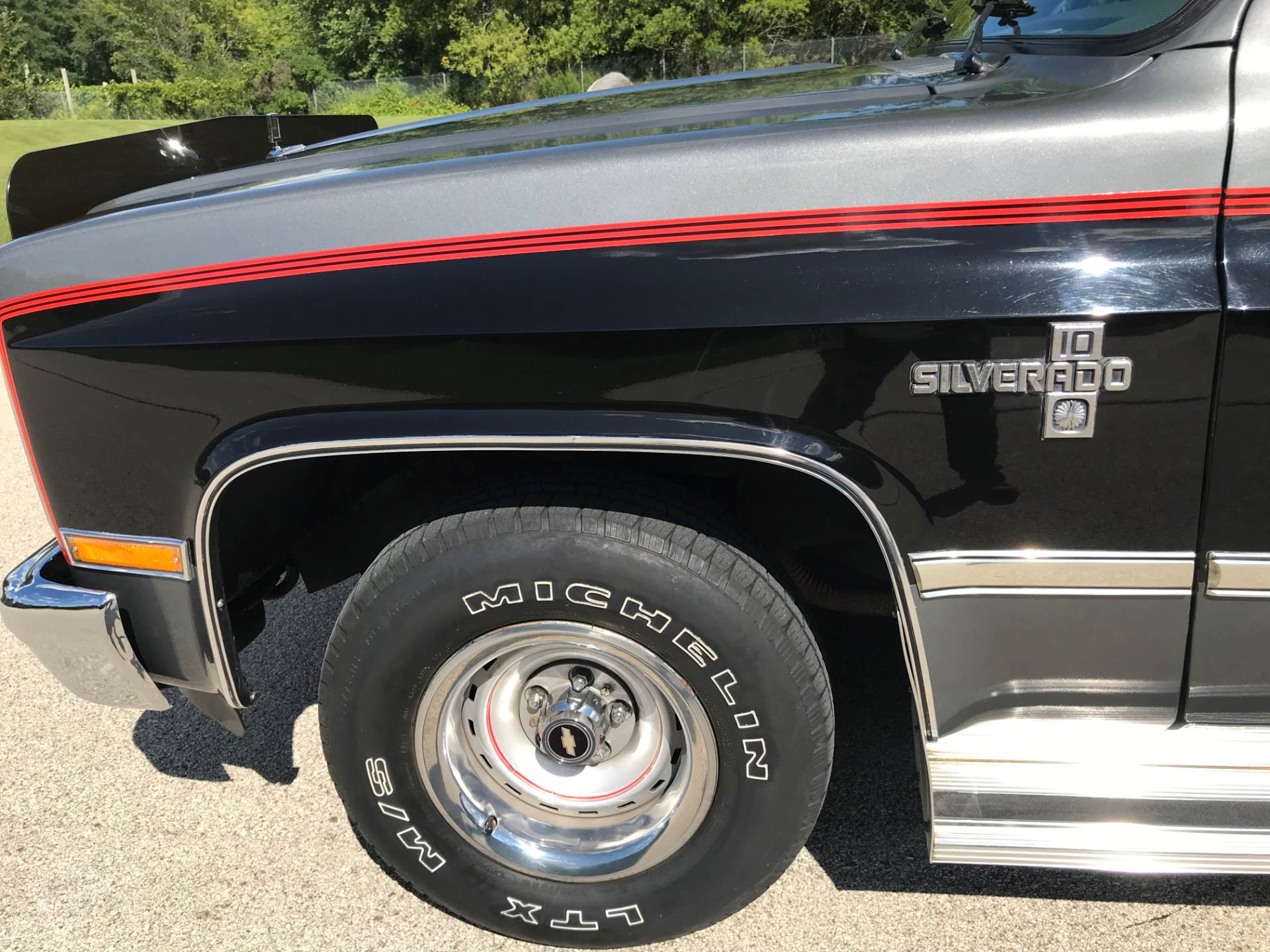 1987 Chevrolet Suburban Silverado in Big Bend, Wisconsin - Photo 32