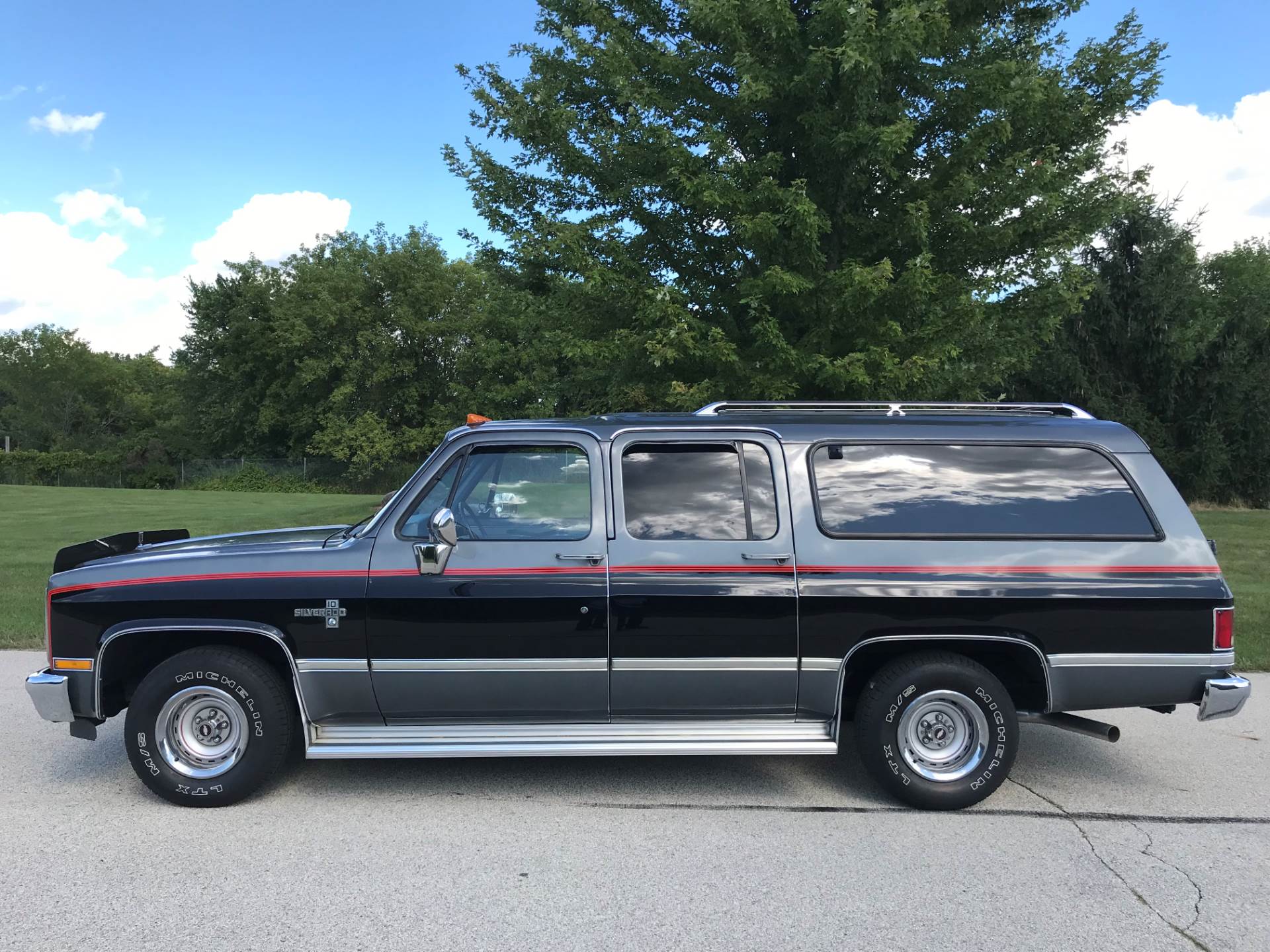 1987 Chevrolet Suburban Silverado in Big Bend, Wisconsin - Photo 43