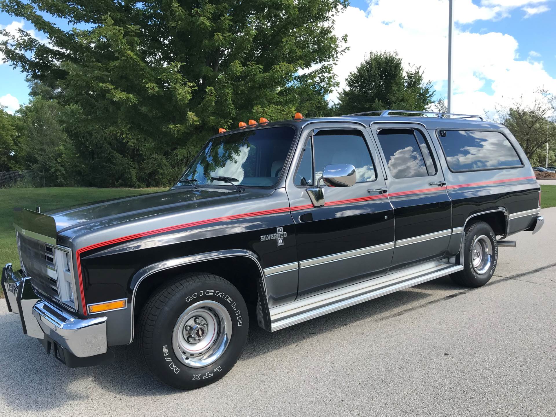 1987 Chevrolet Suburban Silverado in Big Bend, Wisconsin - Photo 3