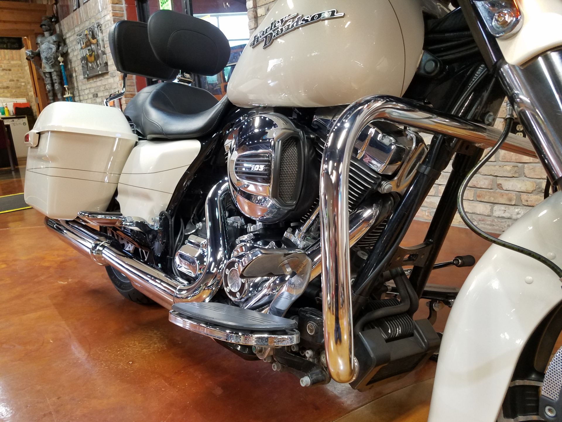 2015 Harley-Davidson Street Glide® Special in Big Bend, Wisconsin - Photo 15