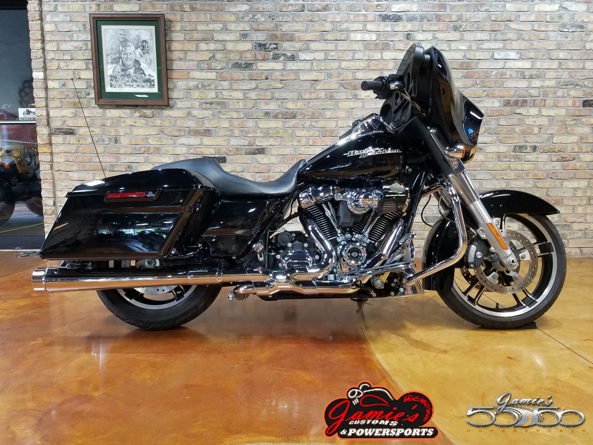 Used 2017 Harley Davidson Street Glide Motorcycles In Big Bend Wi 4430 Vivid Black