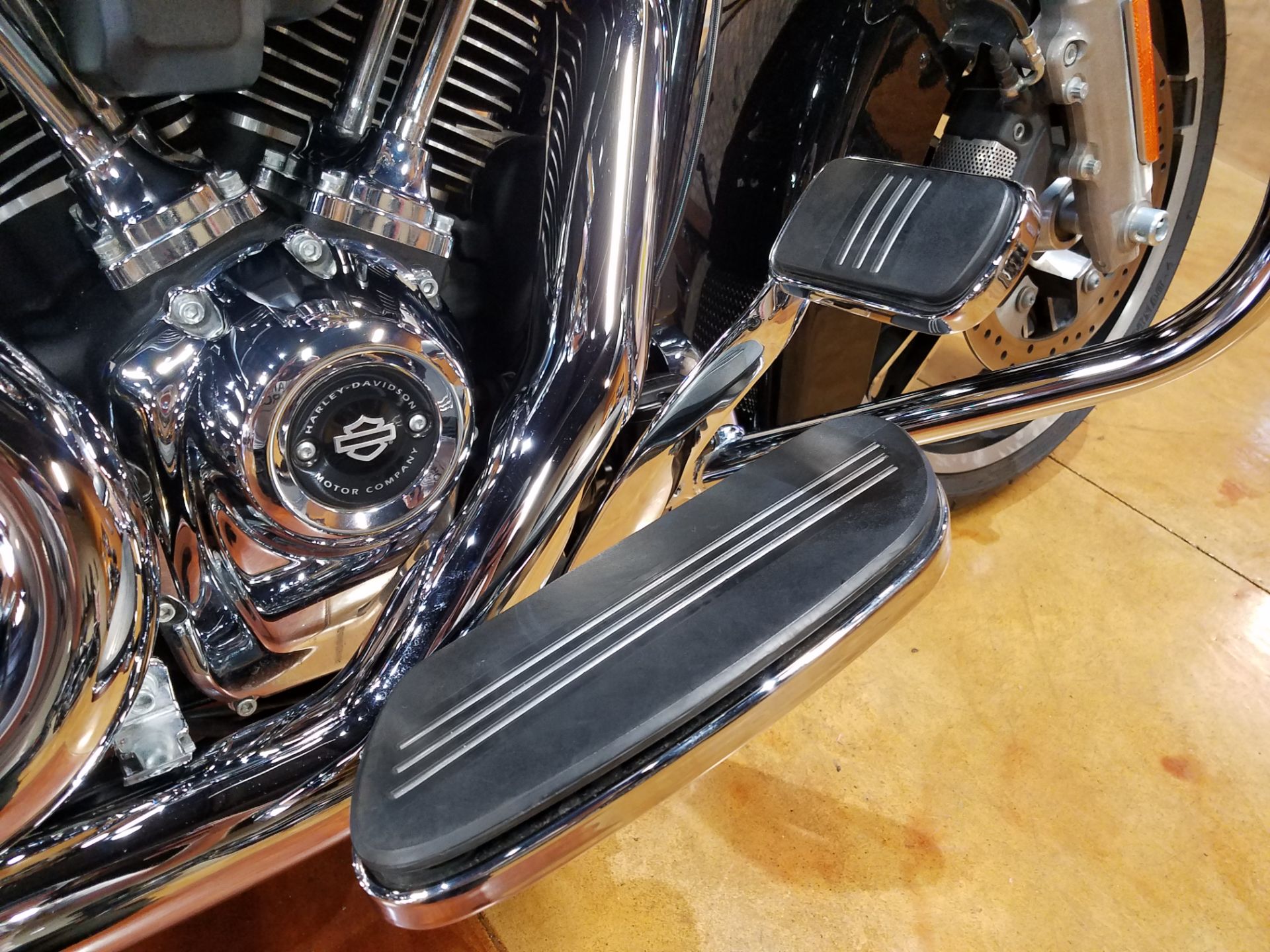 2017 Harley-Davidson Street Glide® in Big Bend, Wisconsin - Photo 13