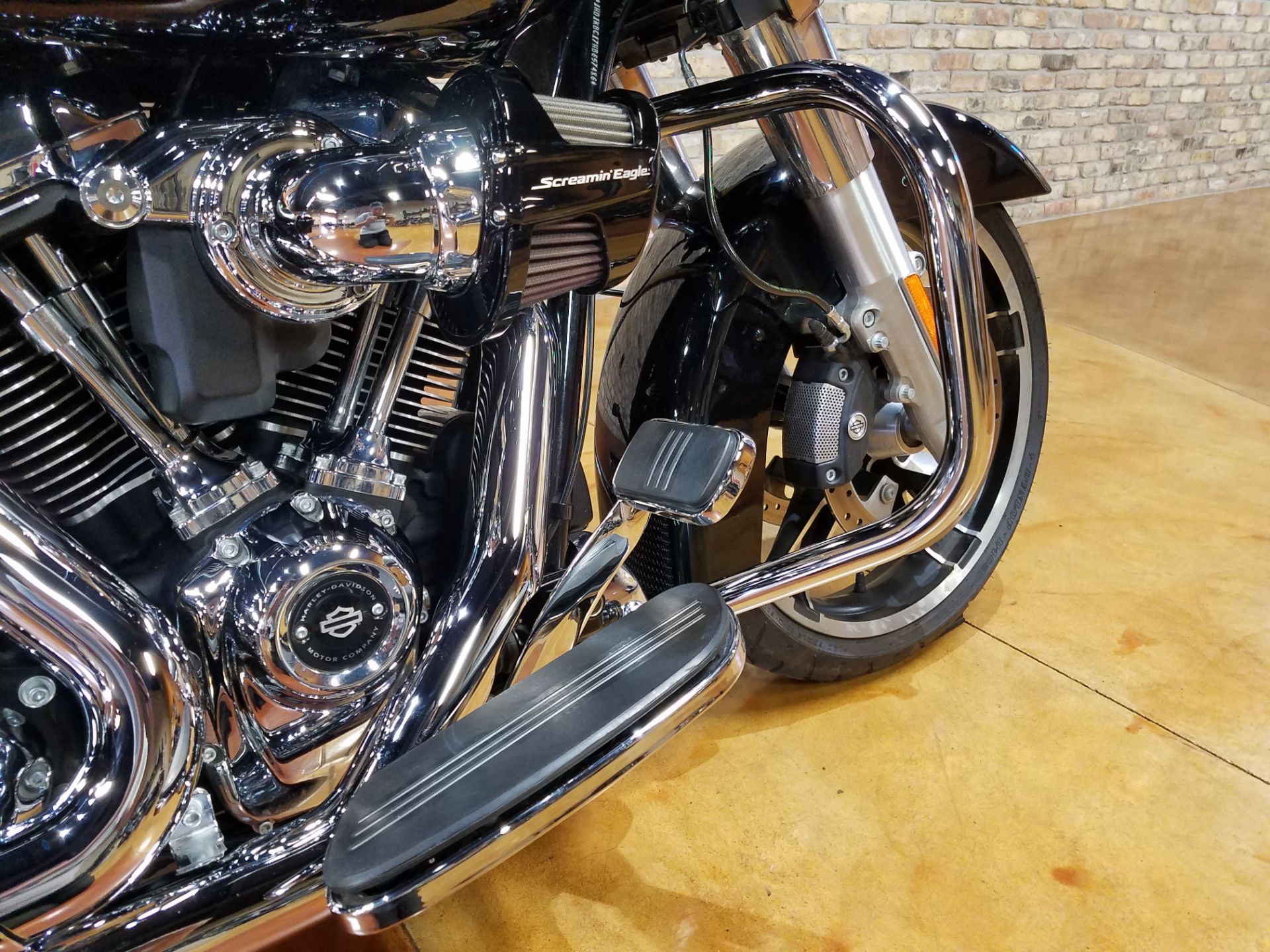 2017 Harley-Davidson Street Glide® in Big Bend, Wisconsin - Photo 14