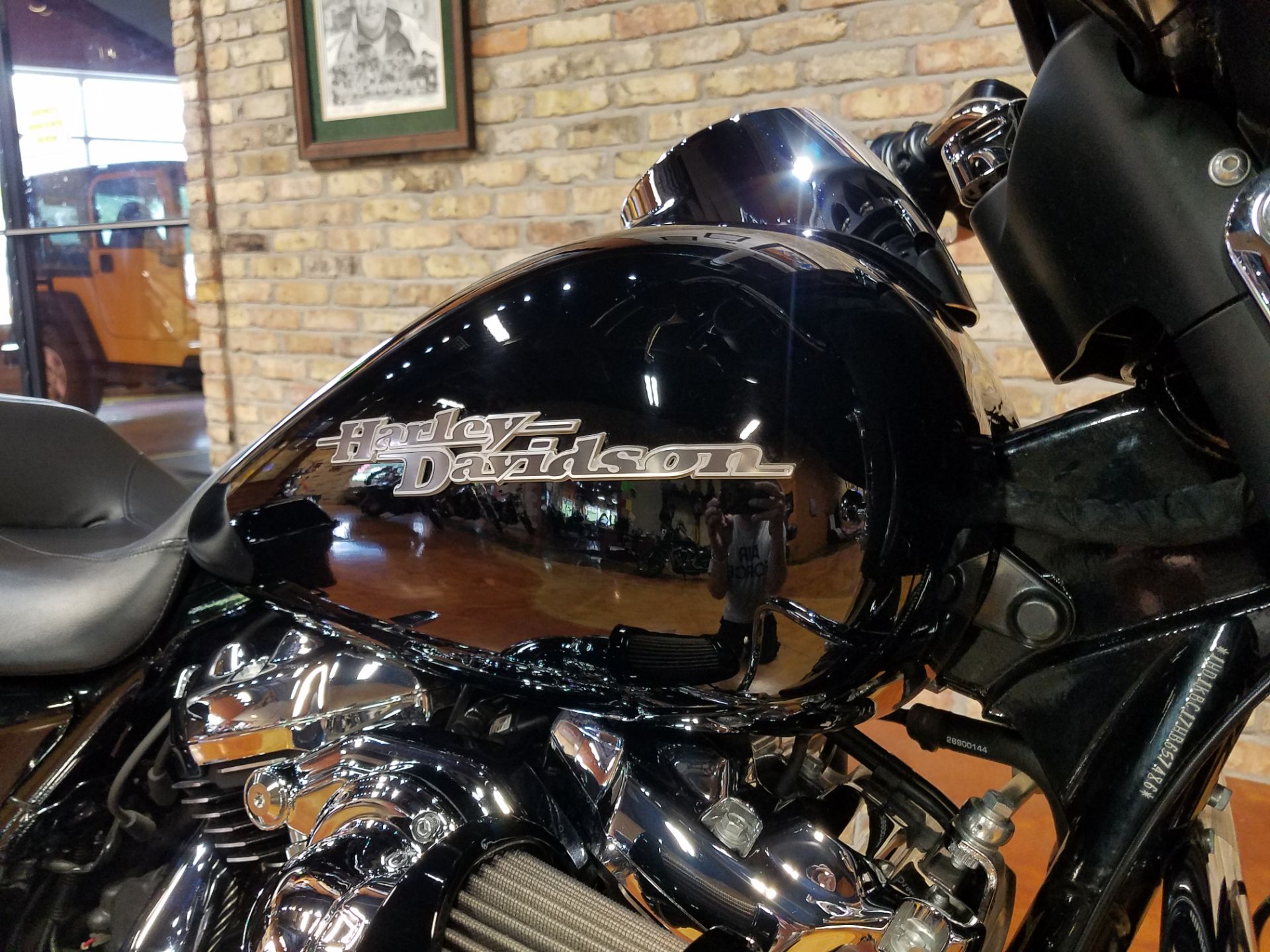 2017 Harley-Davidson Street Glide® in Big Bend, Wisconsin - Photo 16