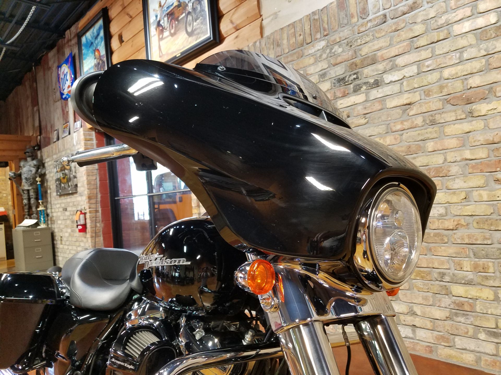 2017 Harley-Davidson Street Glide® in Big Bend, Wisconsin - Photo 19