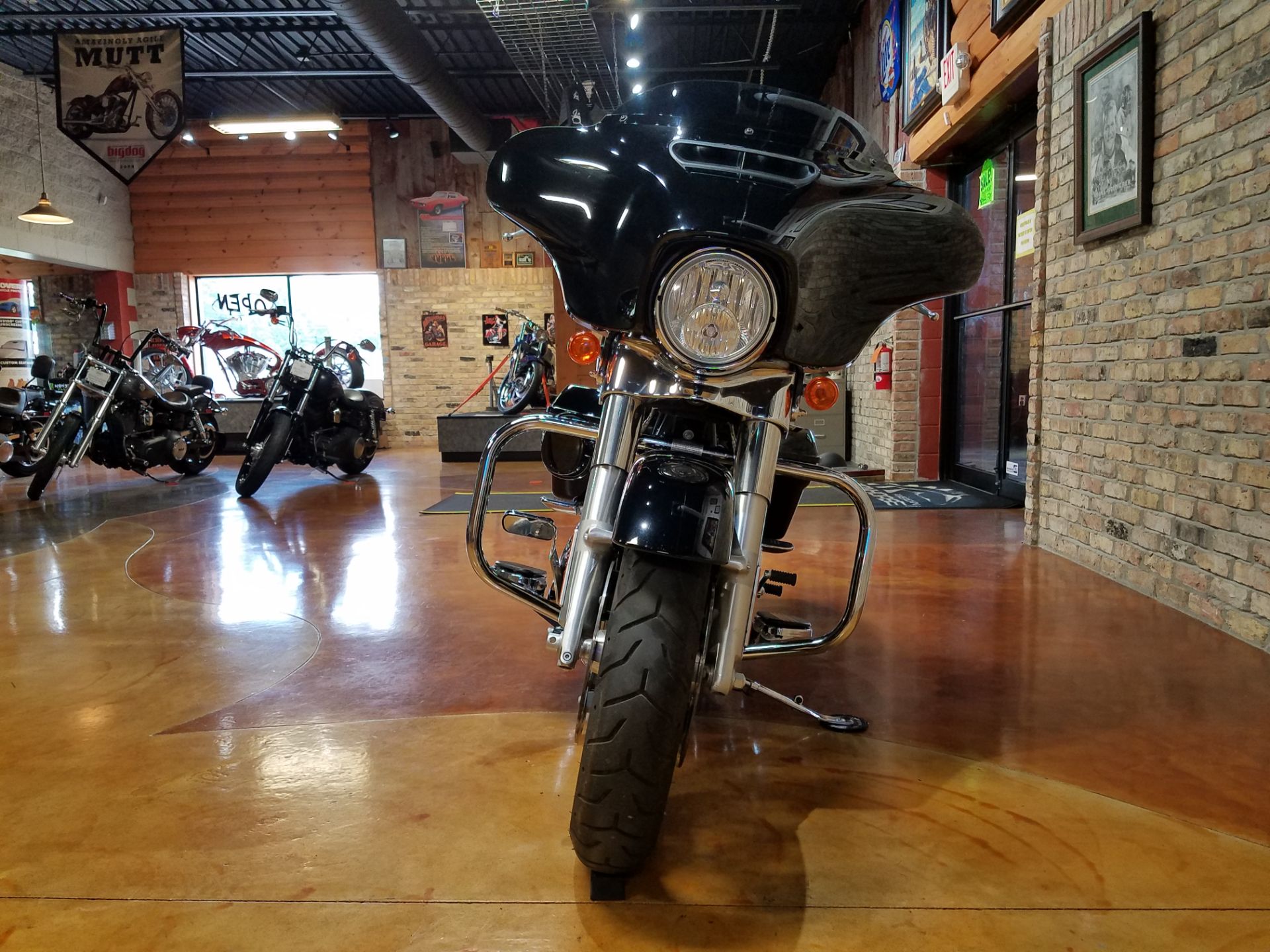 2017 Harley-Davidson Street Glide® in Big Bend, Wisconsin - Photo 20