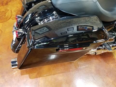 2017 Harley-Davidson Street Glide® in Big Bend, Wisconsin - Photo 25