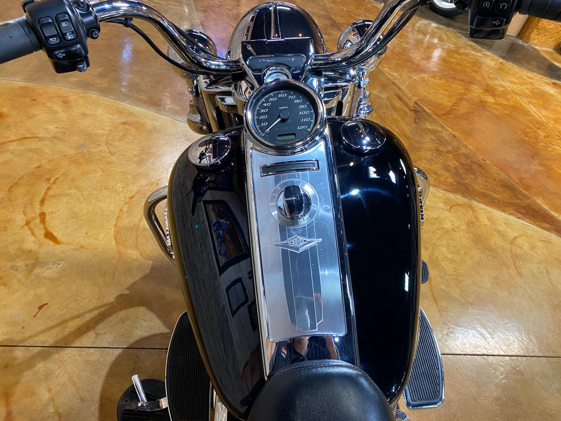 2021 Harley-Davidson Road King® in Big Bend, Wisconsin - Photo 18