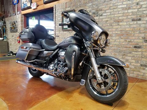2017 Harley-Davidson Ultra Limited in Big Bend, Wisconsin - Photo 2