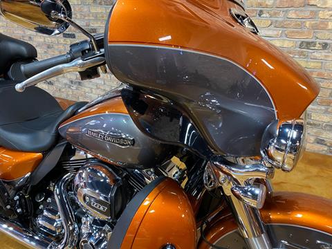 2016 Harley-Davidson Electra Glide® Ultra Classic® Low in Big Bend, Wisconsin - Photo 10