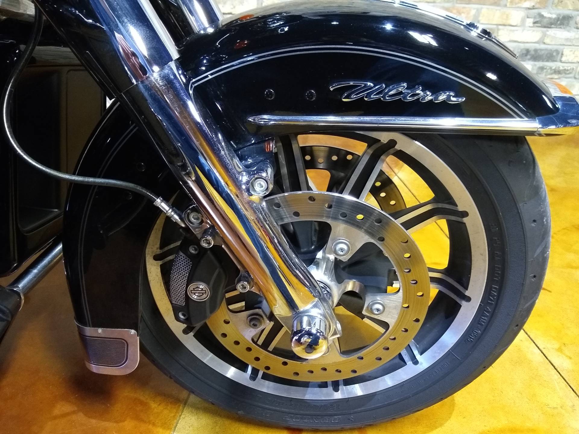 2015 Harley-Davidson Electra Glide® Ultra Classic® in Big Bend, Wisconsin - Photo 11