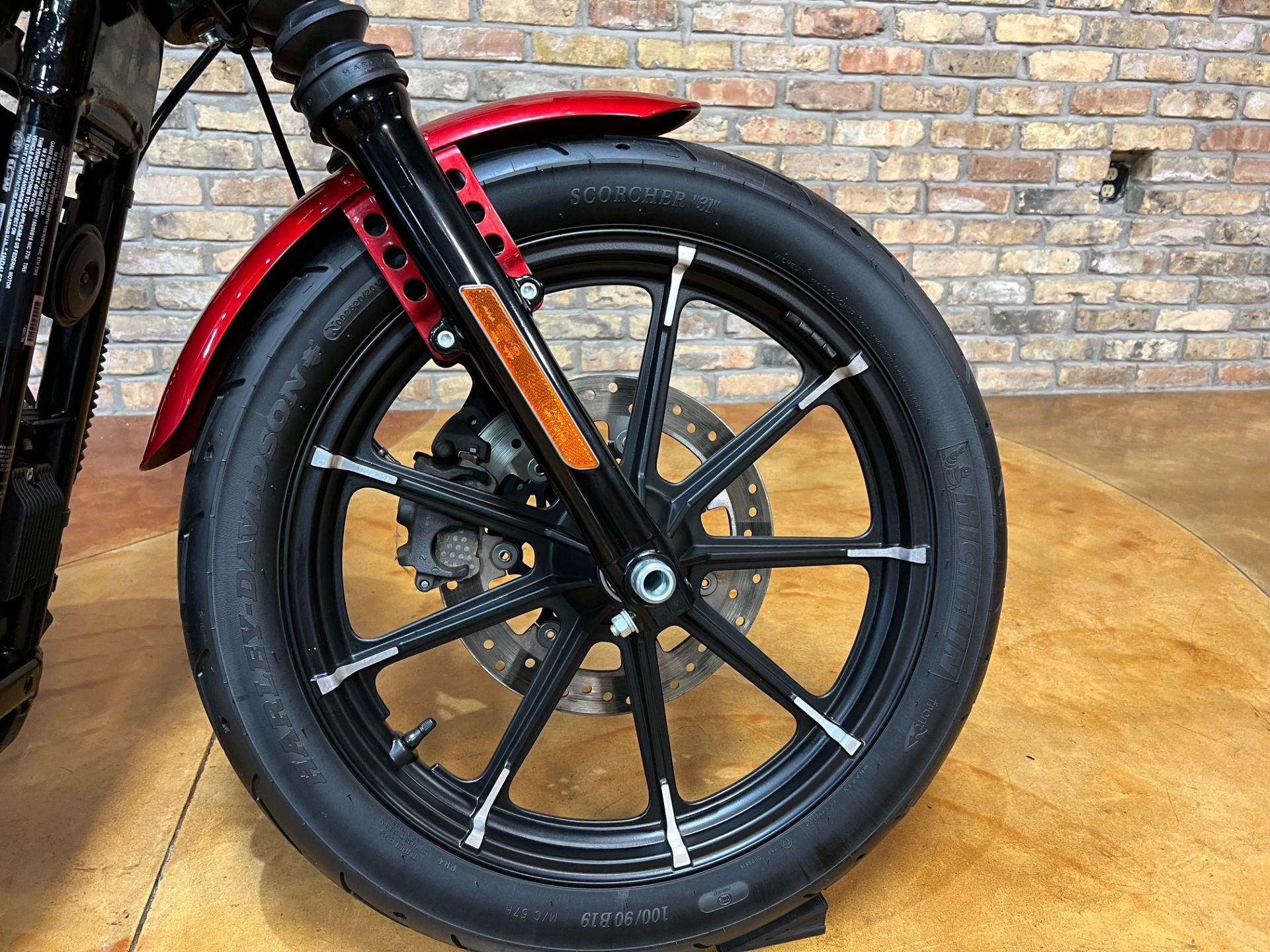 2019 Harley-Davidson Iron 883™ in Big Bend, Wisconsin - Photo 14