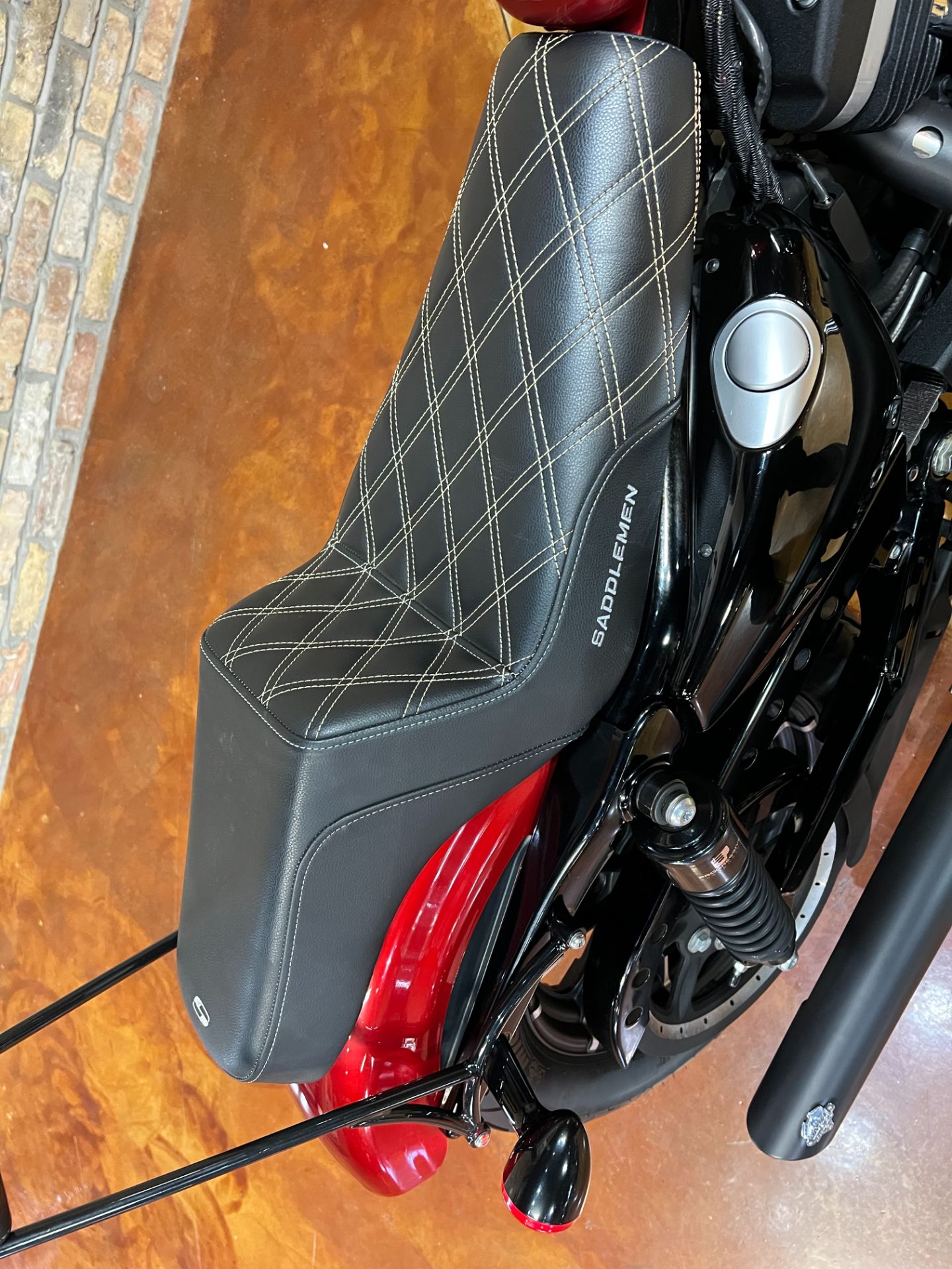 2019 Harley-Davidson Iron 883™ in Big Bend, Wisconsin - Photo 17