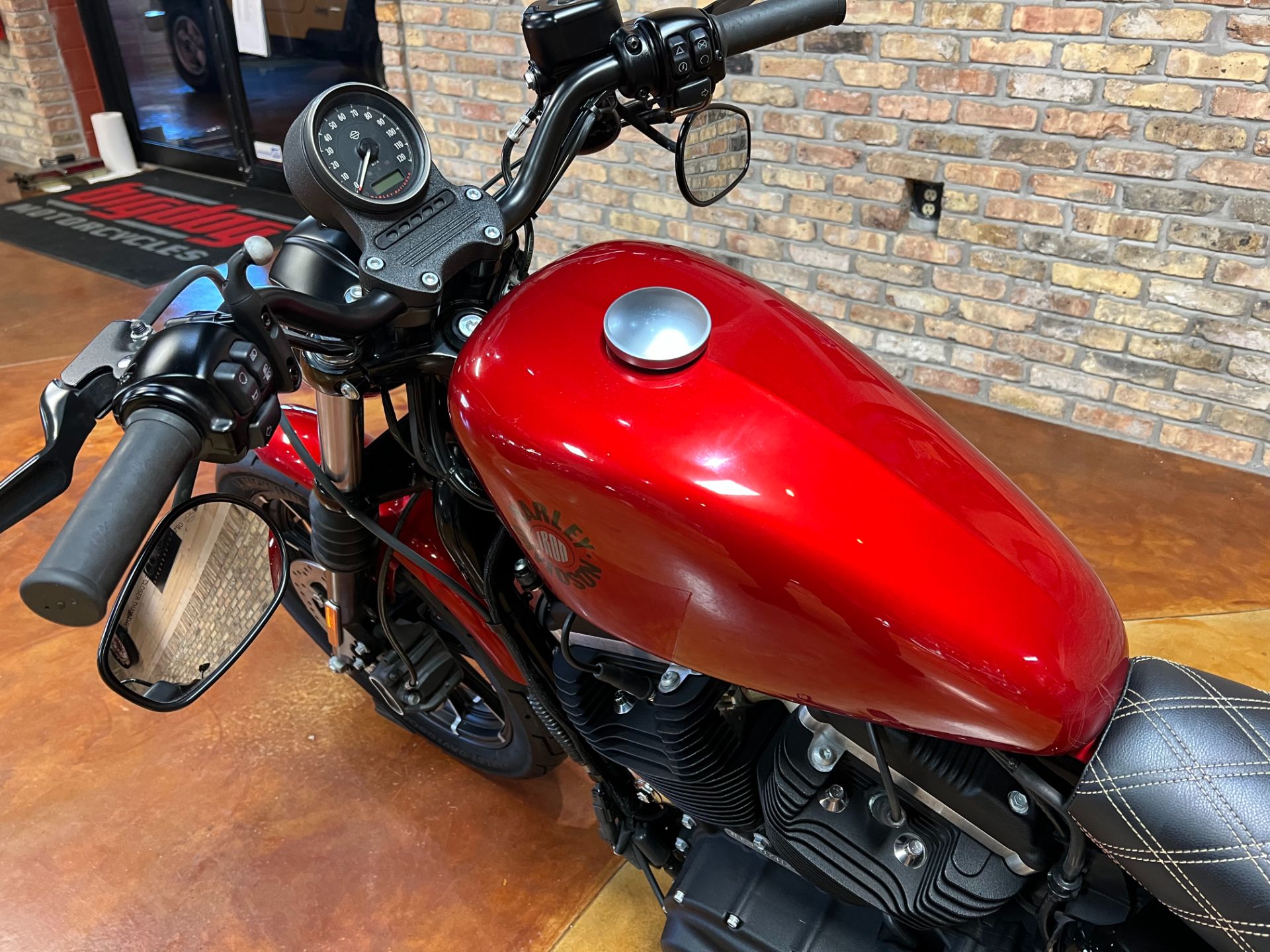 2019 Harley-Davidson Iron 883™ in Big Bend, Wisconsin - Photo 31