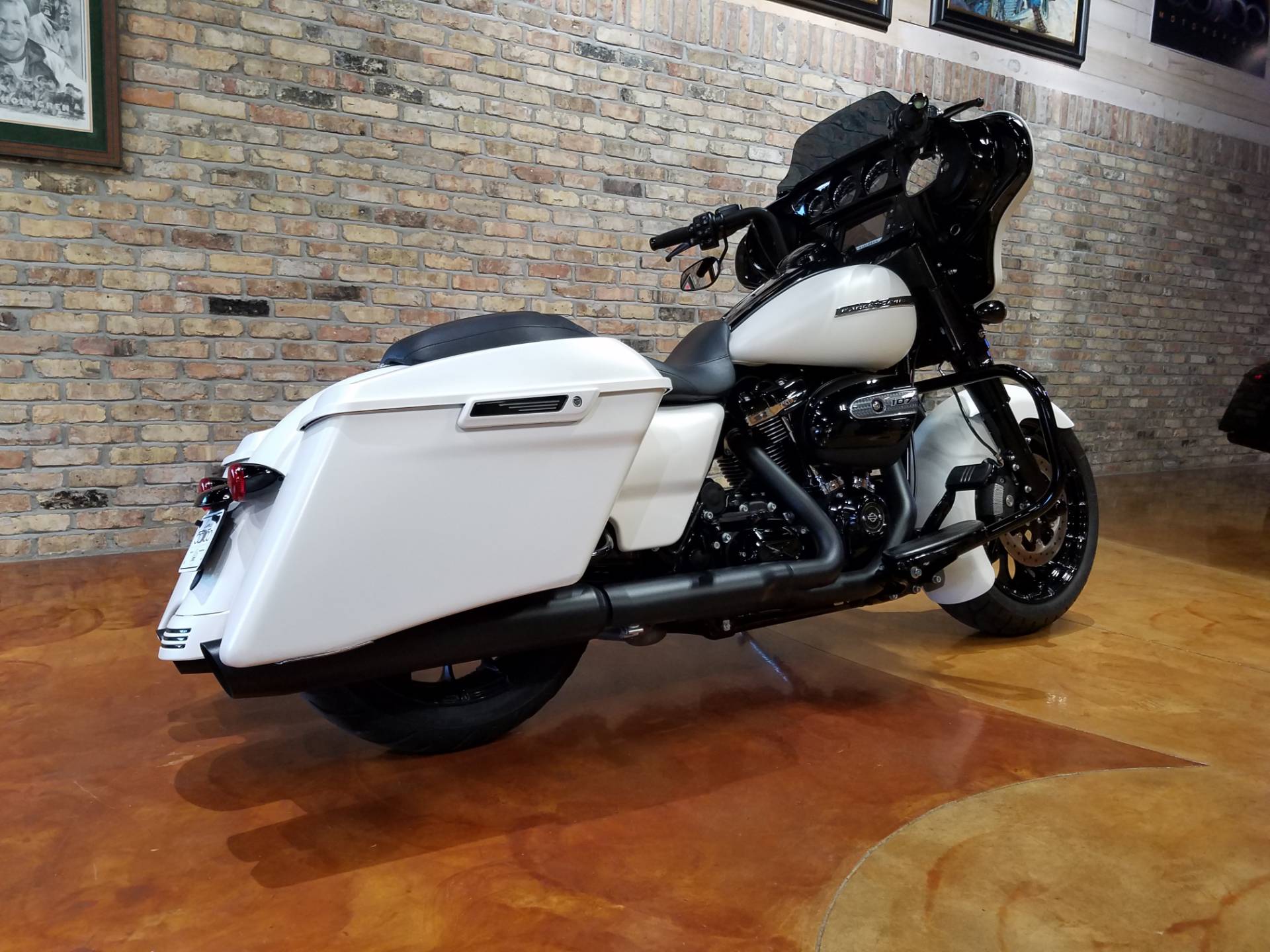 2018 Harley-Davidson Street Glide® Special in Big Bend, Wisconsin - Photo 3